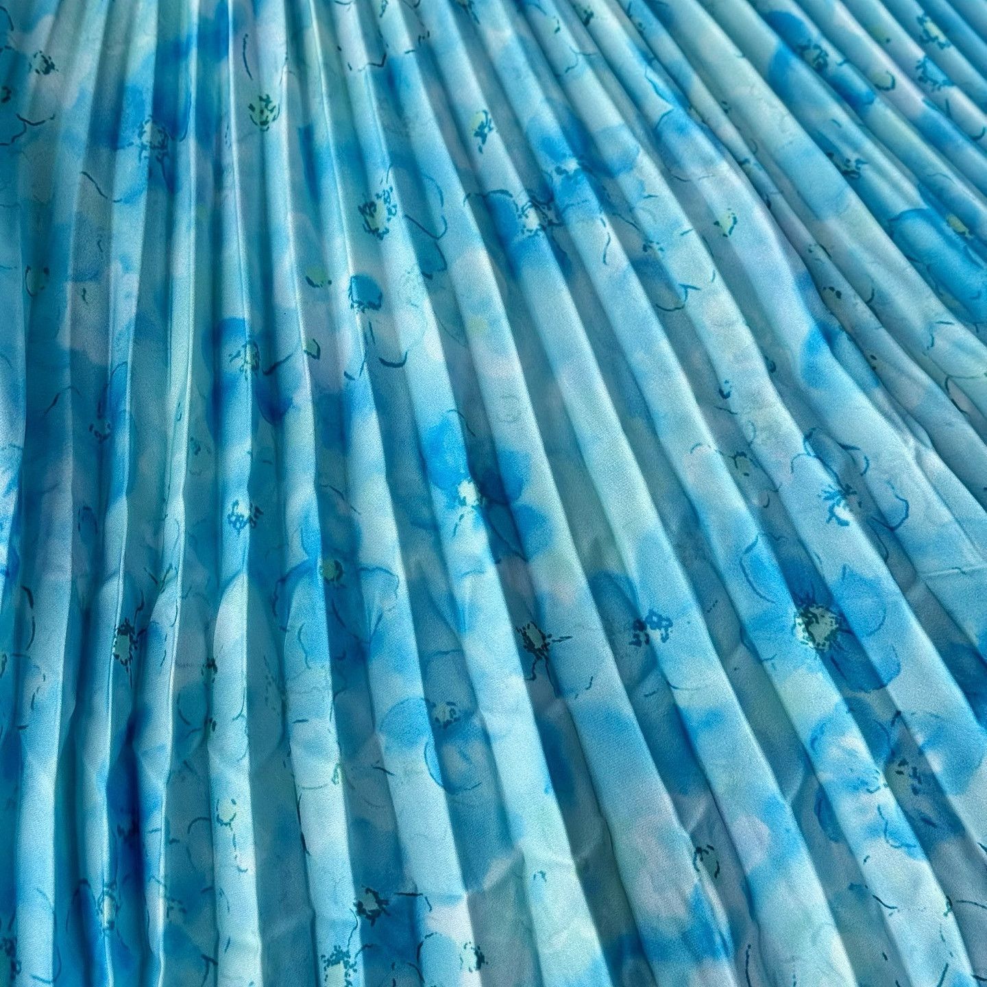 Balenciaga Balenciaga Blue Floral Pleated Midi Skirt Size 36 Size 25" / US 0 / IT 36 - 10 Thumbnail