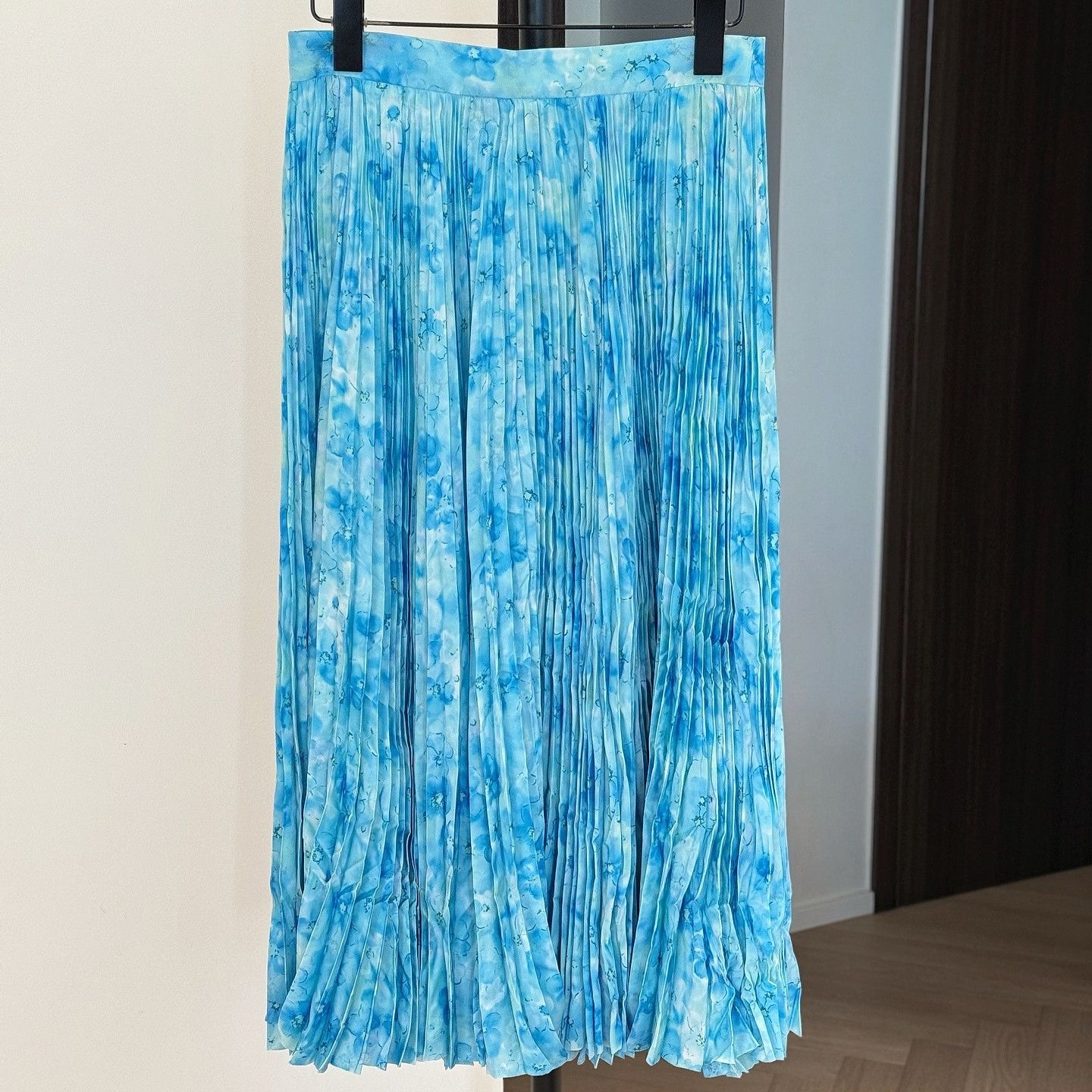 Balenciaga Balenciaga Blue Floral Pleated Midi Skirt Size 36 Size 25" / US 0 / IT 36 - 5 Thumbnail