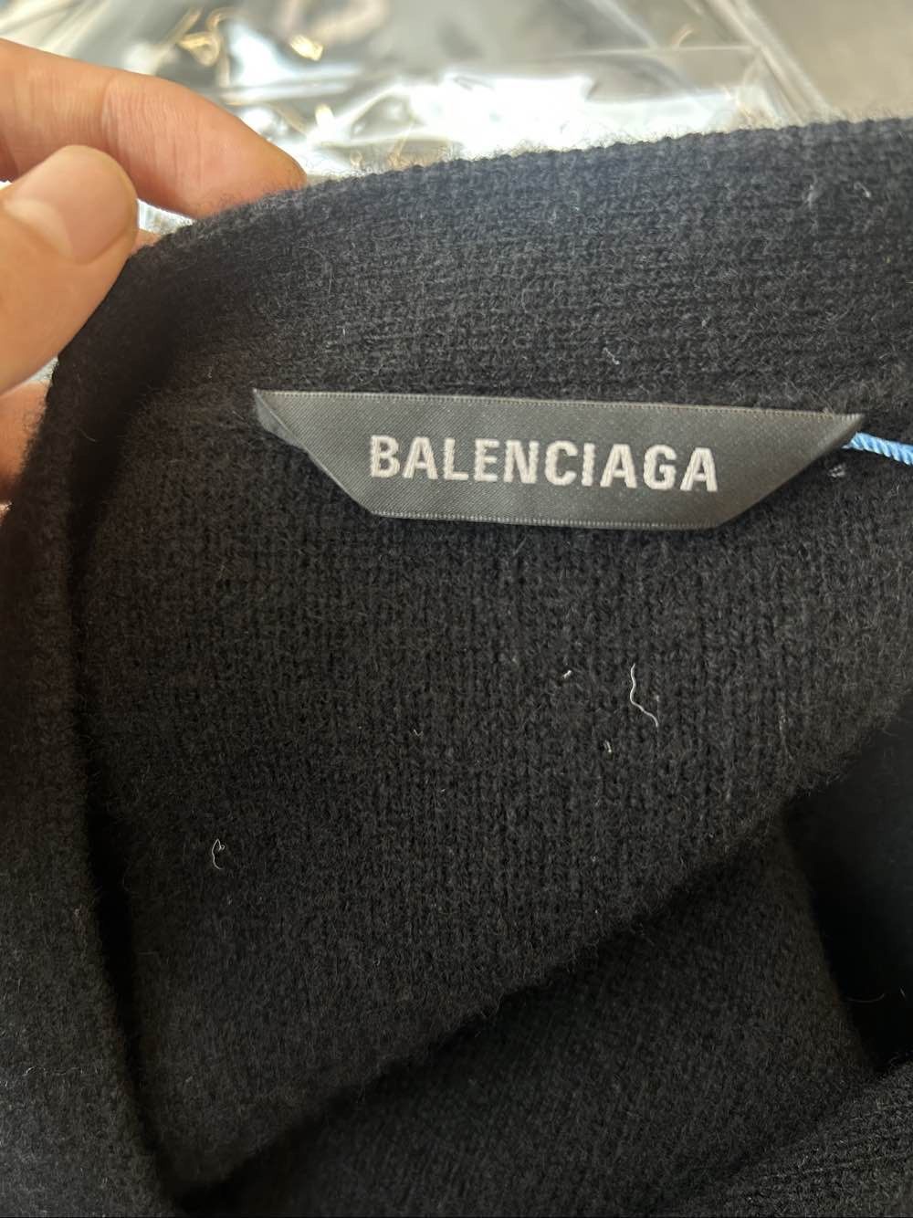Balenciaga Balenciaga V-Neck Knit Cardigan Size S Size US S / EU 44-46 / 1 - 3 Thumbnail