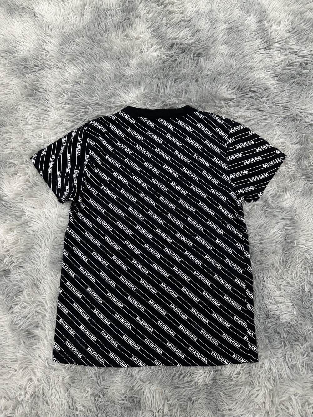 Balenciaga Balenciaga All-Over Logo T-Shirt Size L Size US L / EU 52-54 / 3 - 2 Thumbnail