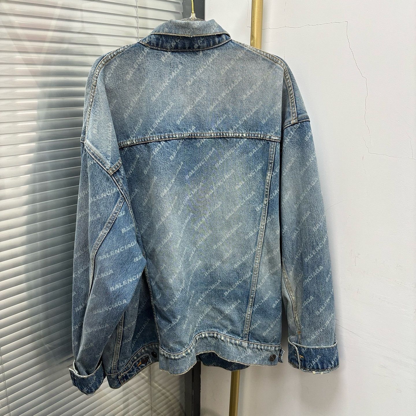 Balenciaga Balenciaga Logo Print Denim Jacket Size S Size US S / EU 44-46 / 1 - 2 Thumbnail