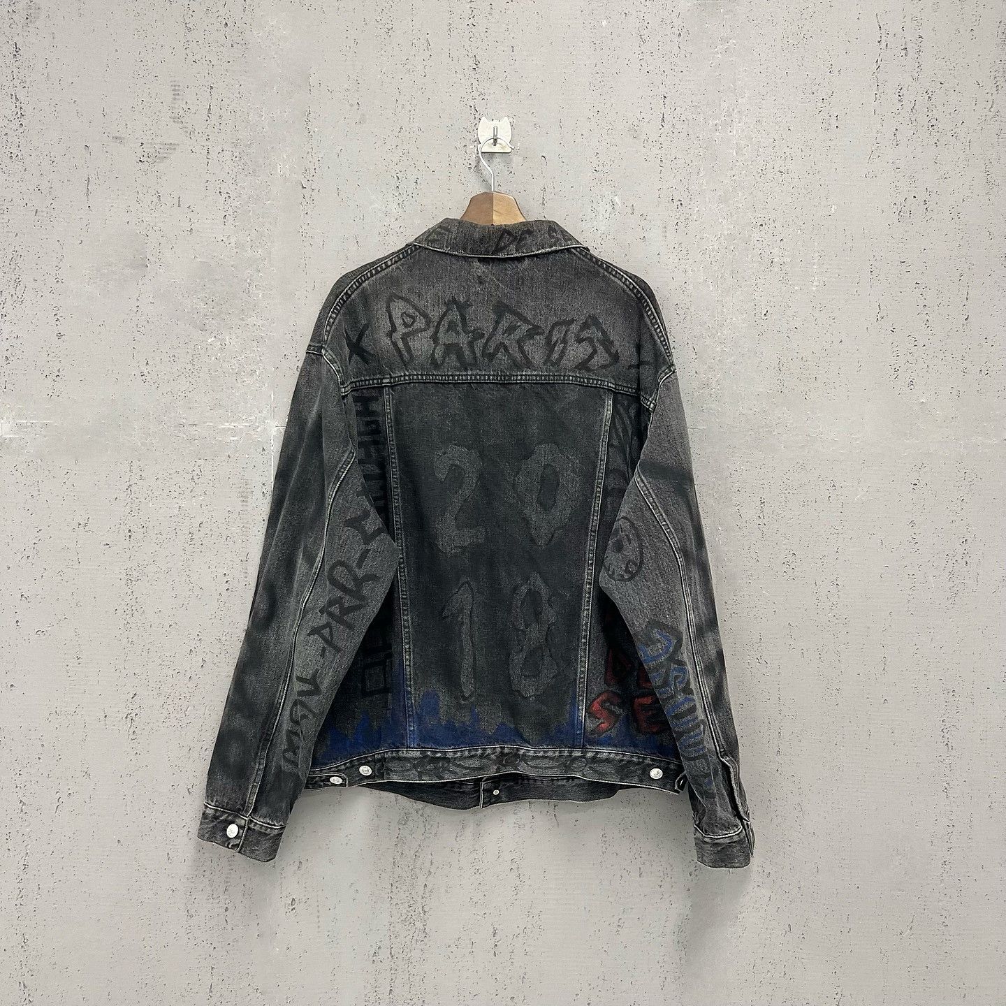 Balenciaga Balenciaga Graffiti Print Denim Jacket Size 50 Size US M / EU 48-50 / 2 - 2 Thumbnail