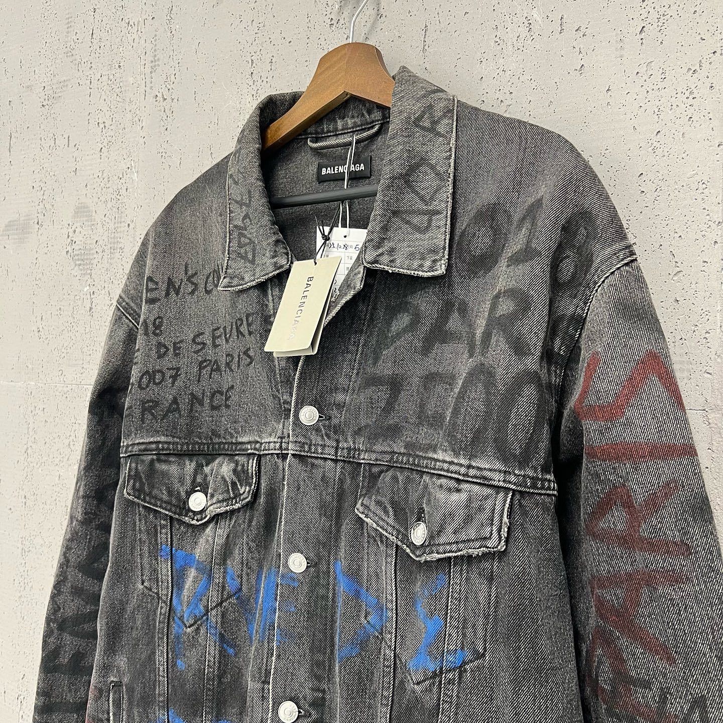 Balenciaga Balenciaga Graffiti Print Denim Jacket Size 50 Size US M / EU 48-50 / 2 - 6 Thumbnail