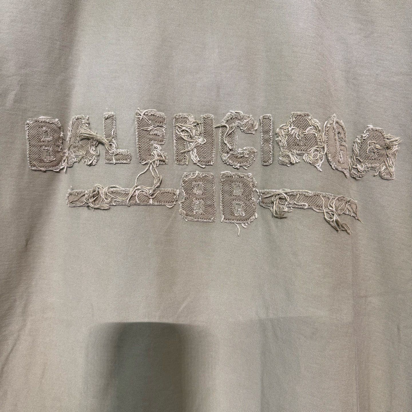 Balenciaga Balenciaga Distressed Logo T-Shirt Size M Size US M / EU 48-50 / 2 - 5 Thumbnail