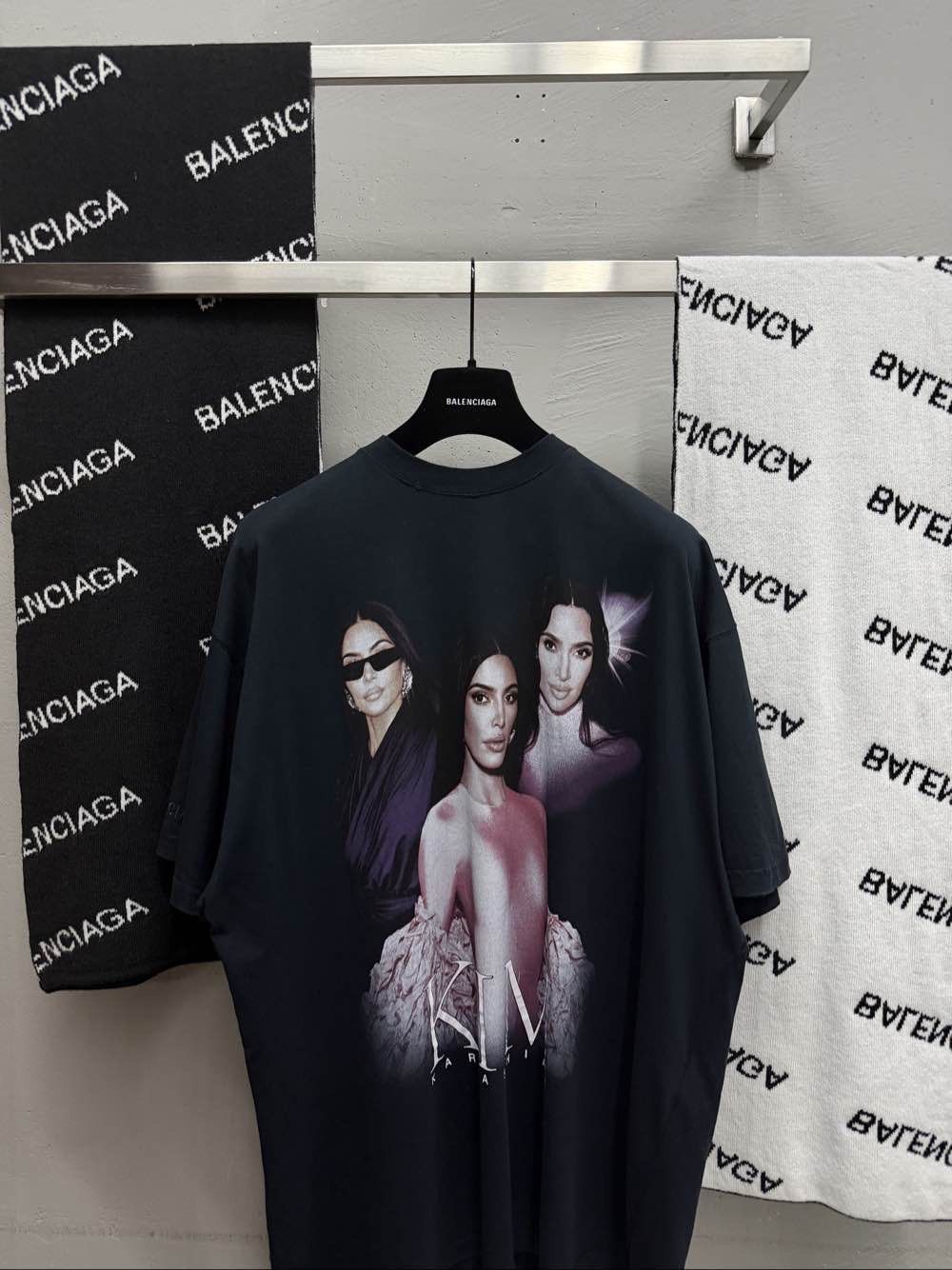 Balenciaga Balenciaga Kim Kardashian Graphic T-Shirt XL Size US XL / EU 56 / 4 - 6 Thumbnail