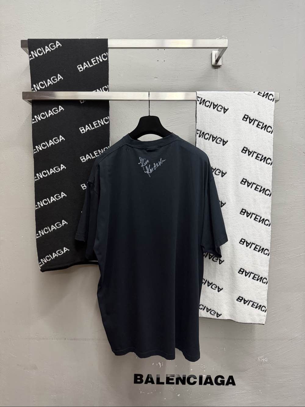 Balenciaga Balenciaga Kim Kardashian Graphic T-Shirt XL Size US XL / EU 56 / 4 - 2 Thumbnail