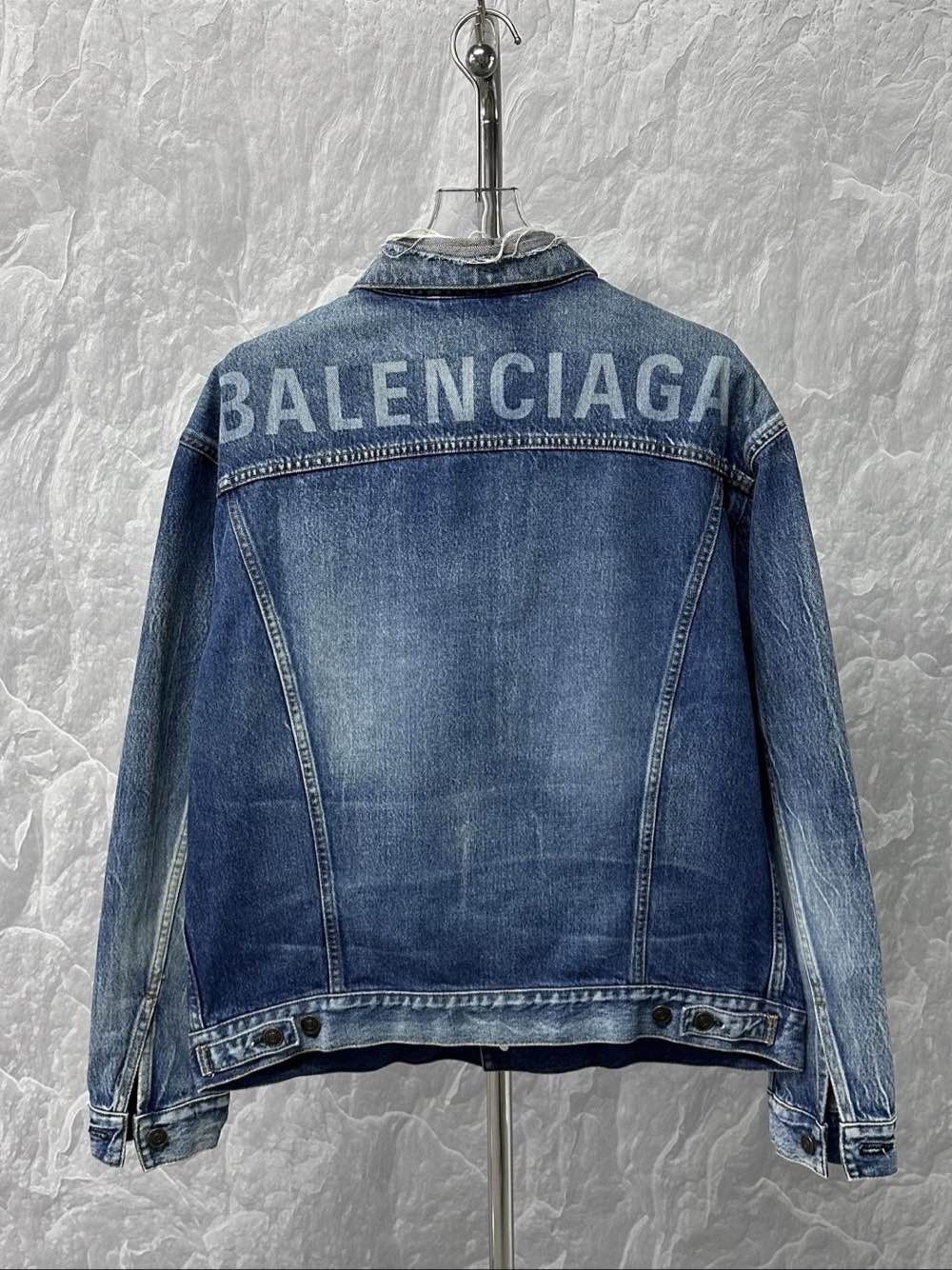 Balenciaga Balenciaga Logo Denim Jacket Size 36 Size US S / EU 44-46 / 1 - 2 Thumbnail