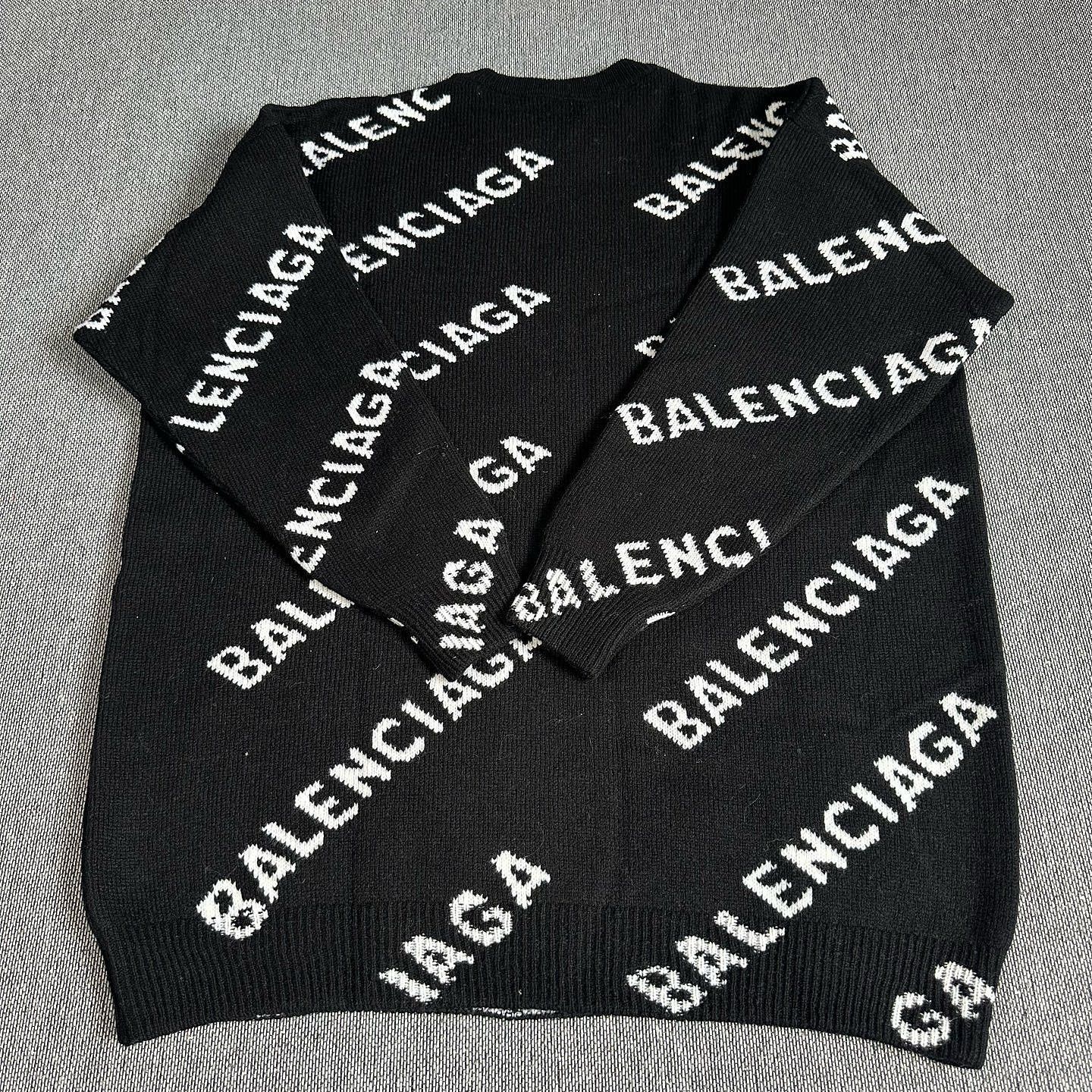 Balenciaga Balenciaga Logo Knit Sweater Size XS Size XS / US 0-2 / IT 36-38 - 2 Thumbnail
