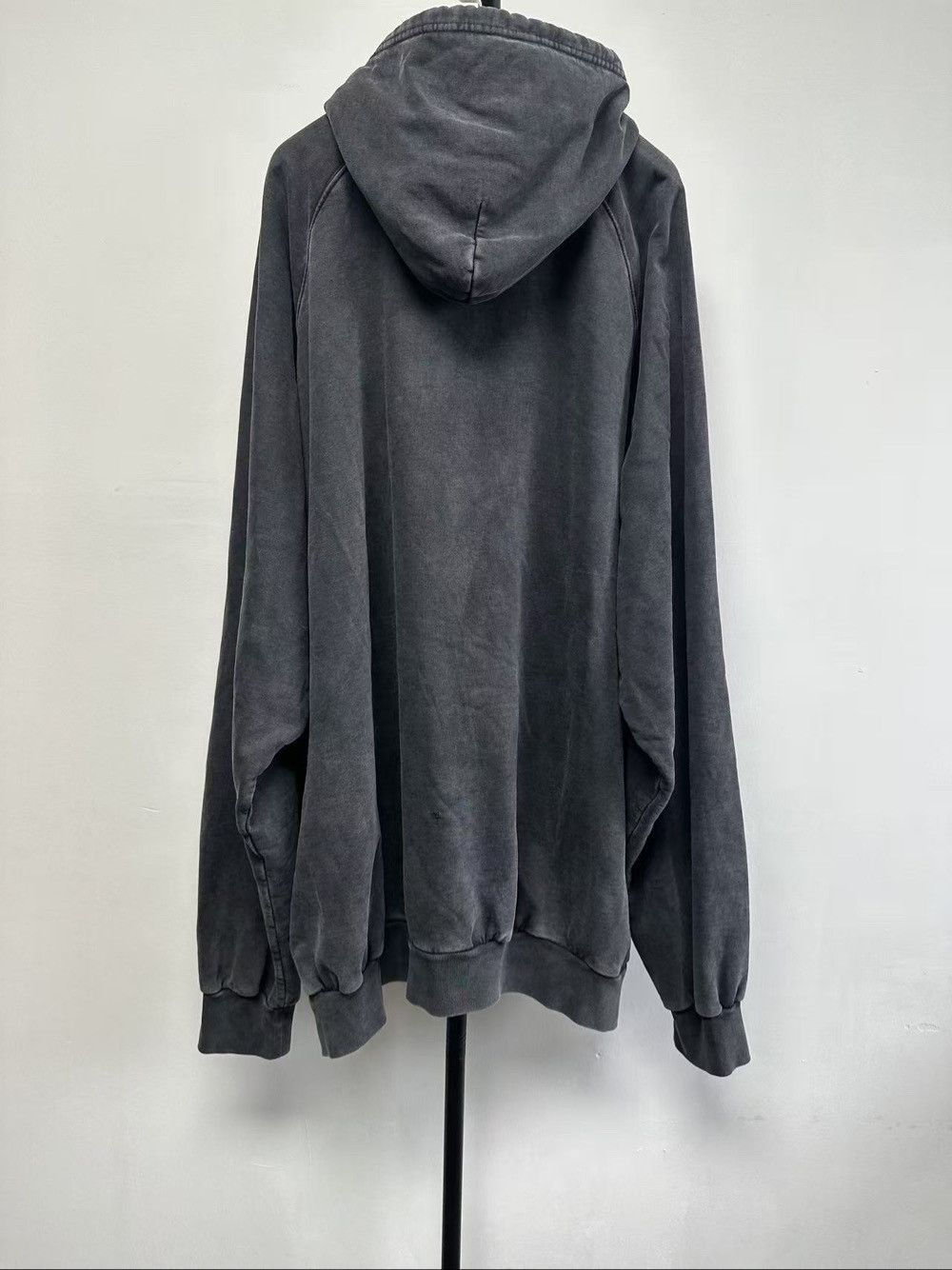 Balenciaga Balenciaga Paris Logo Hoodie Size L Size US L / EU 52-54 / 3 - 2 Thumbnail