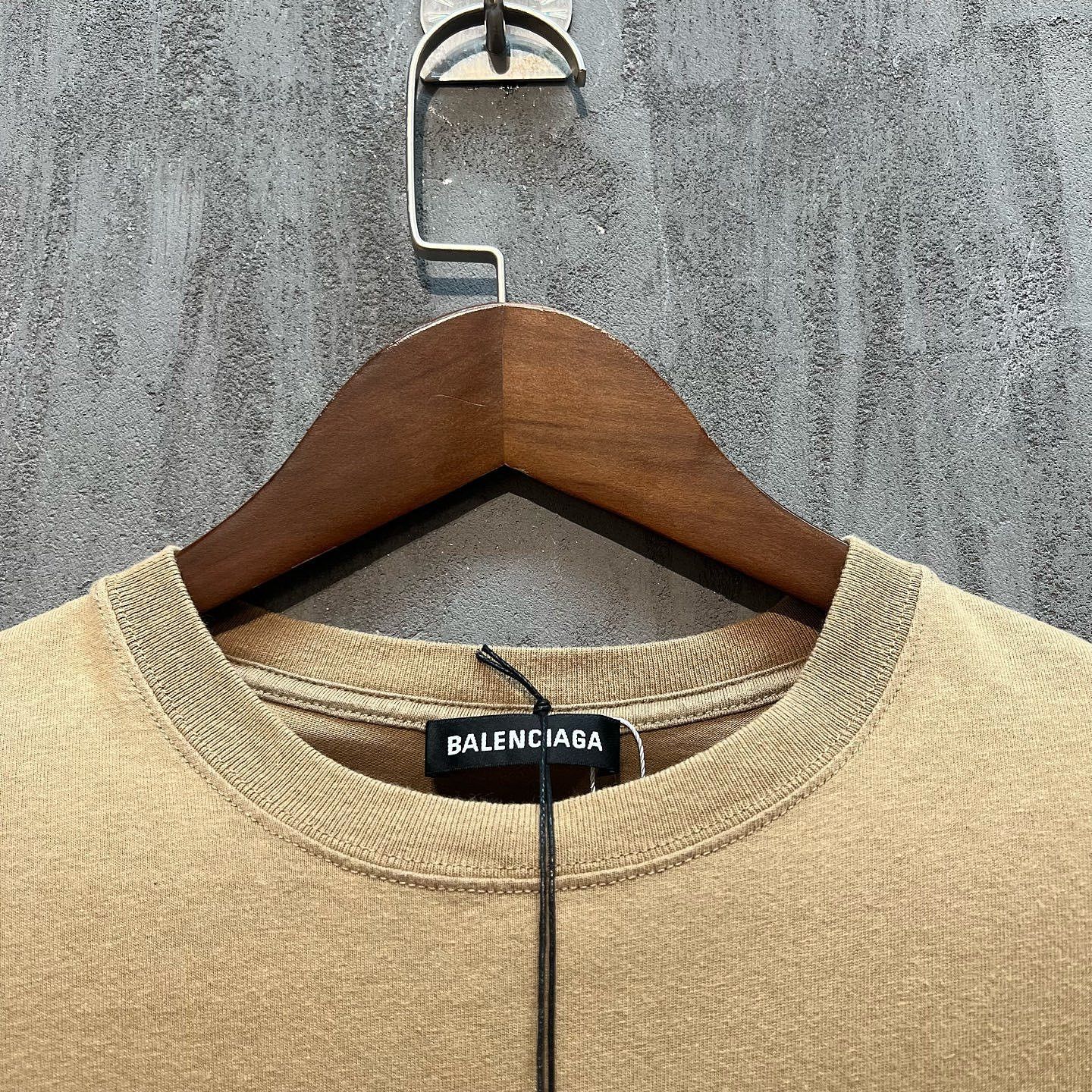 Balenciaga Balenciaga Logo Crewneck T-Shirt Size S Size US S / EU 44-46 / 1 - 7 Thumbnail
