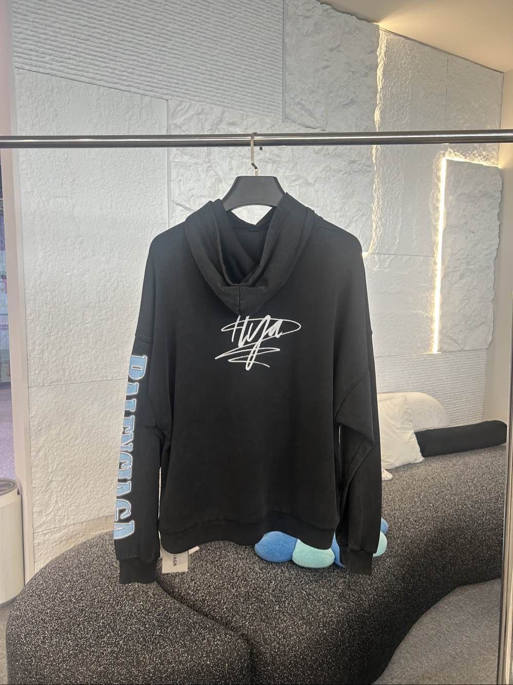 Balenciaga Balenciaga Music Aya Nakamura Graphic Hoodie Size M Size M / US 6-8 / IT 42-44 - 2 Thumbnail
