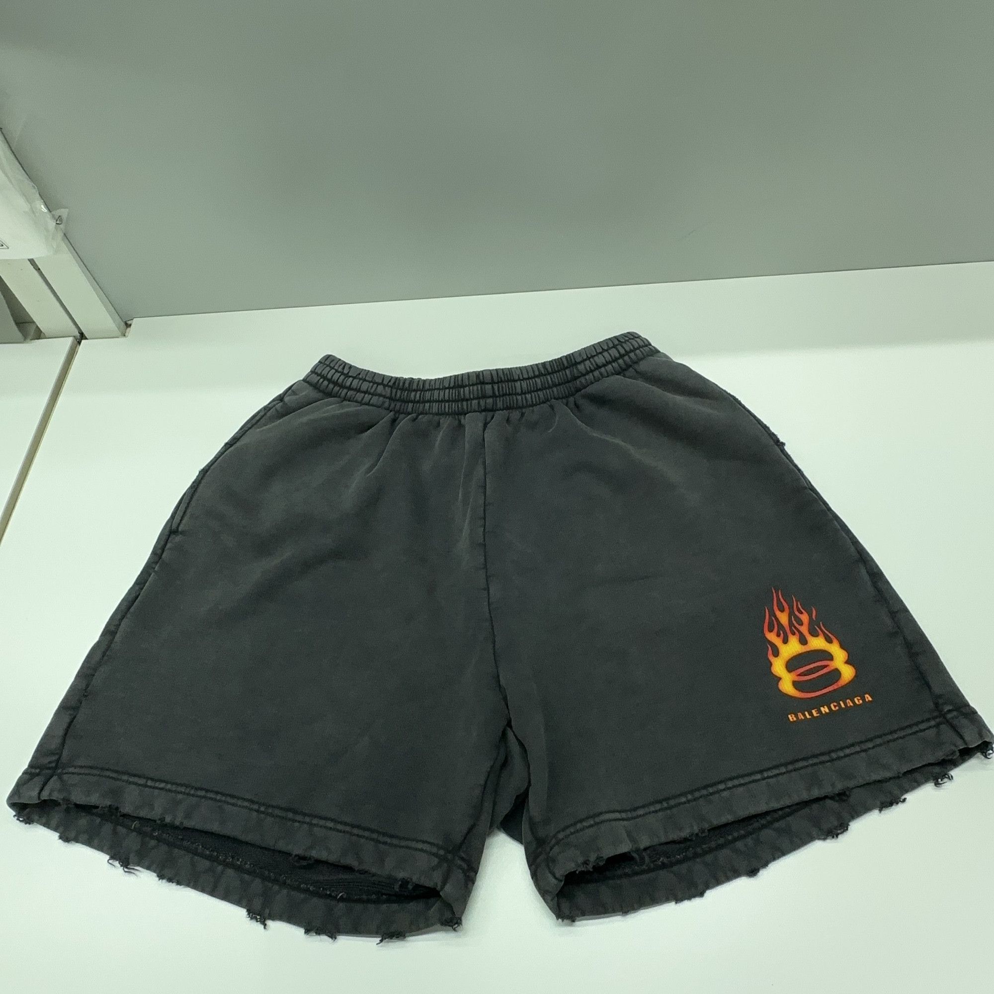 Balenciaga Balenciaga Flame Logo Sweat Shorts Size S Size US 30 / EU 46 - 7 Thumbnail