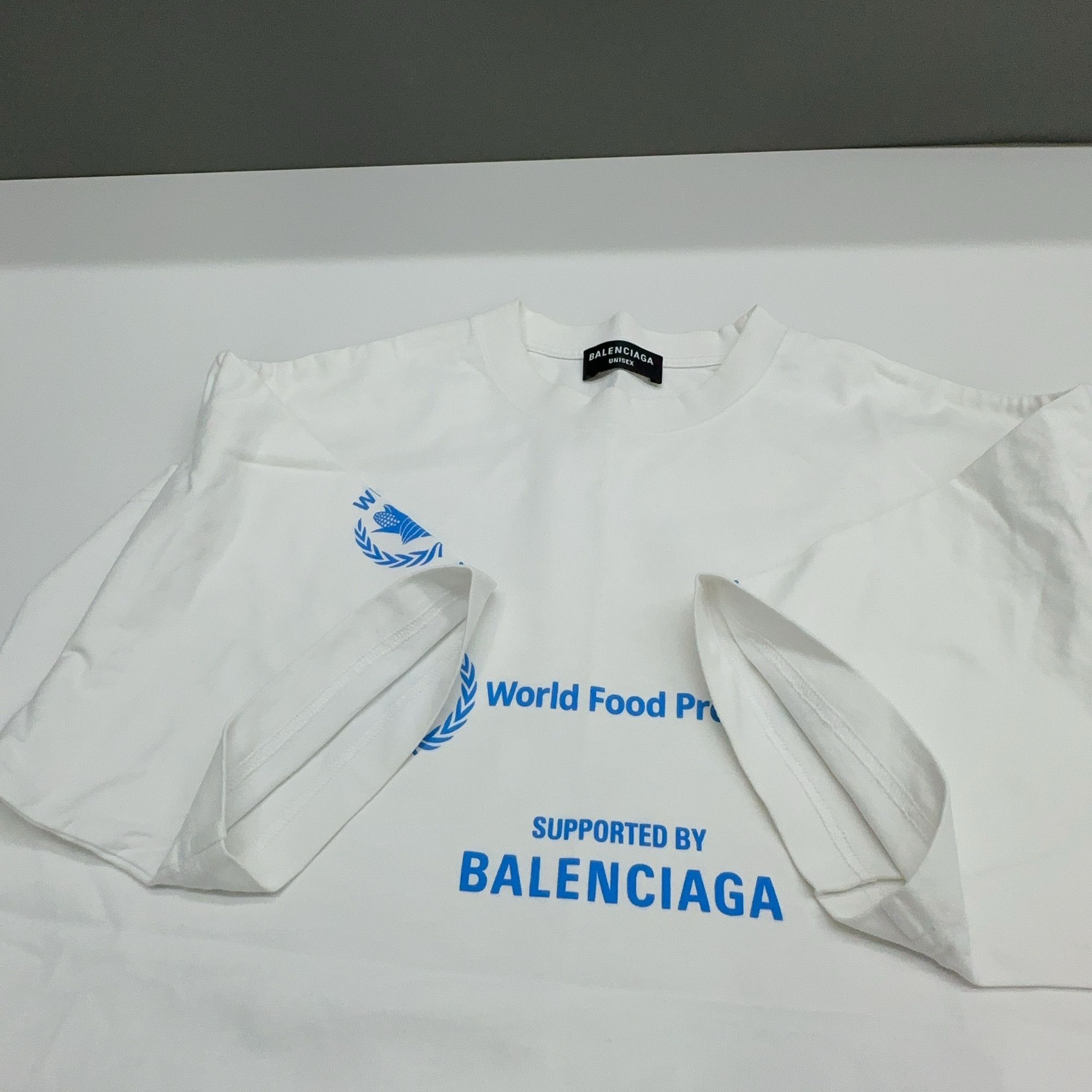 Balenciaga Balenciaga WFP Logo T-Shirt Size XS Size US XS / EU 42 / 0 - 9 Thumbnail