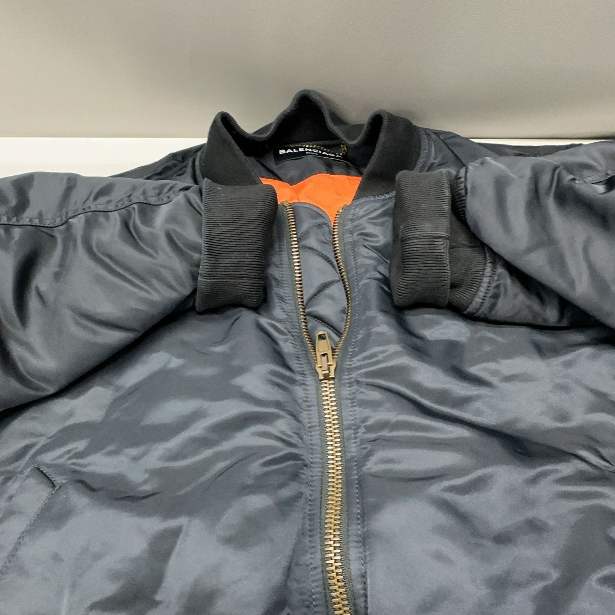 Balenciaga Balenciaga Paris Back Logo Bomber Jacket Size S Size US S / EU 44-46 / 1 - 6 Thumbnail