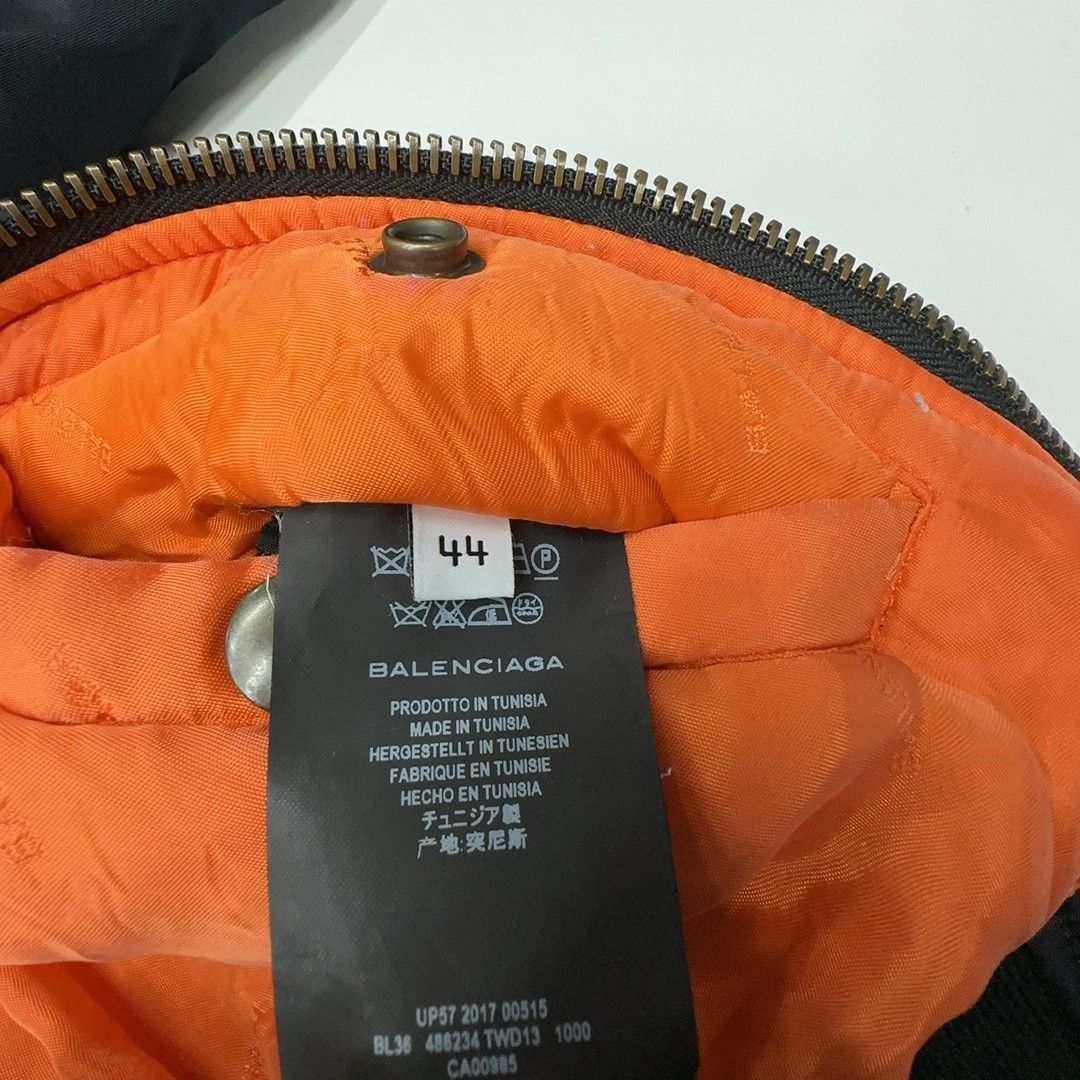 Balenciaga Balenciaga Paris Back Logo Bomber Jacket Size S Size US S / EU 44-46 / 1 - 3 Thumbnail