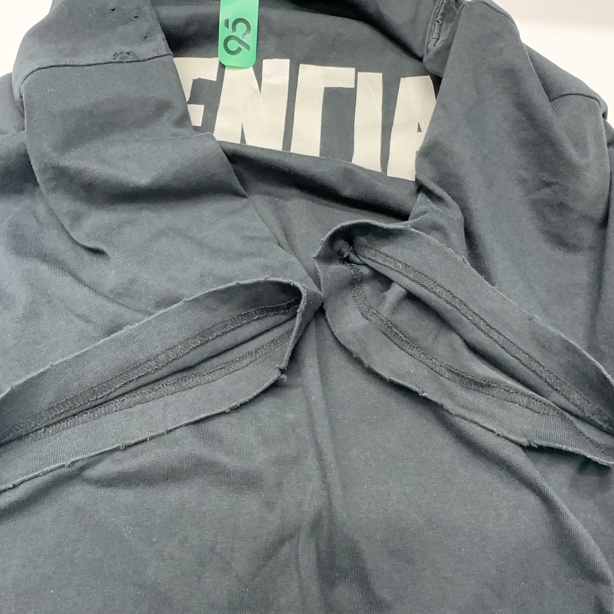 Balenciaga Balenciaga Distressed Logo T-Shirt Size S Size US S / EU 44-46 / 1 - 7 Thumbnail