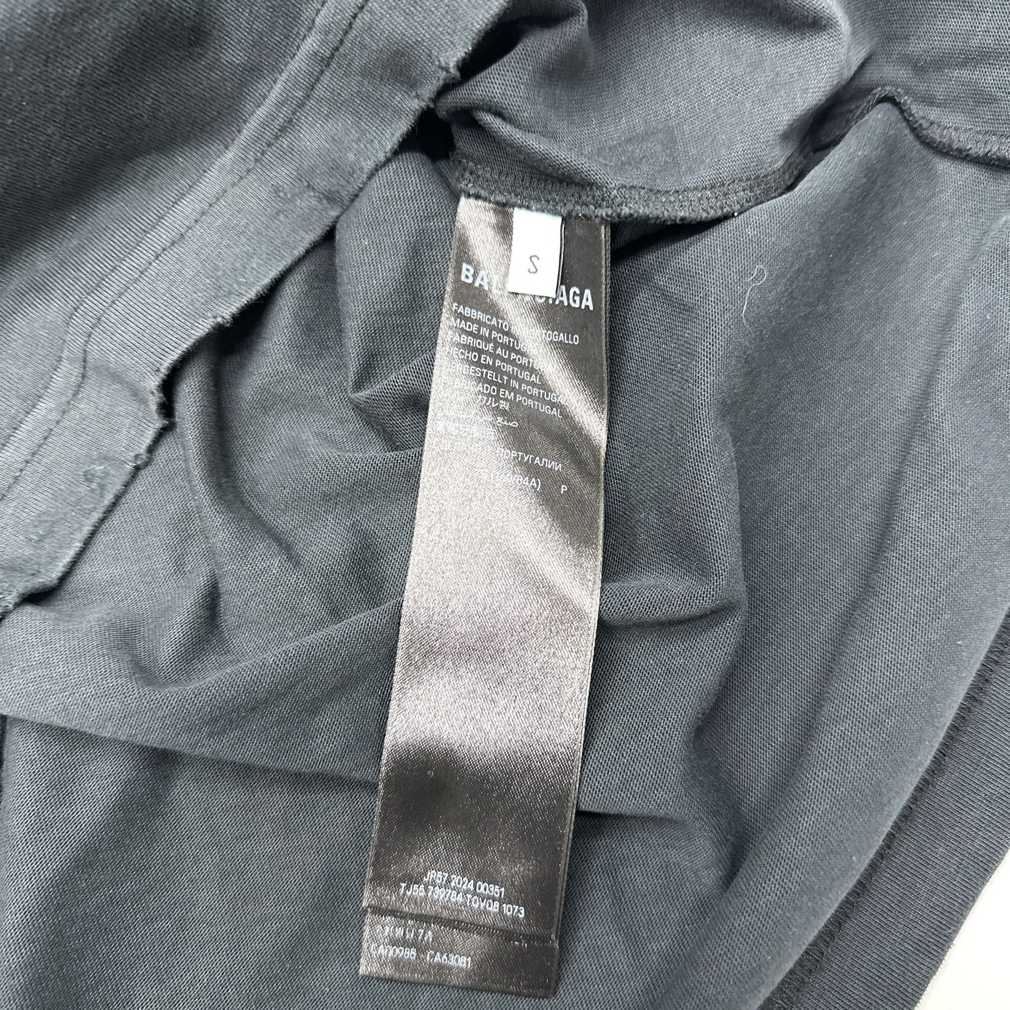 Balenciaga Balenciaga Distressed Logo T-Shirt Size S Size US S / EU 44-46 / 1 - 4 Thumbnail