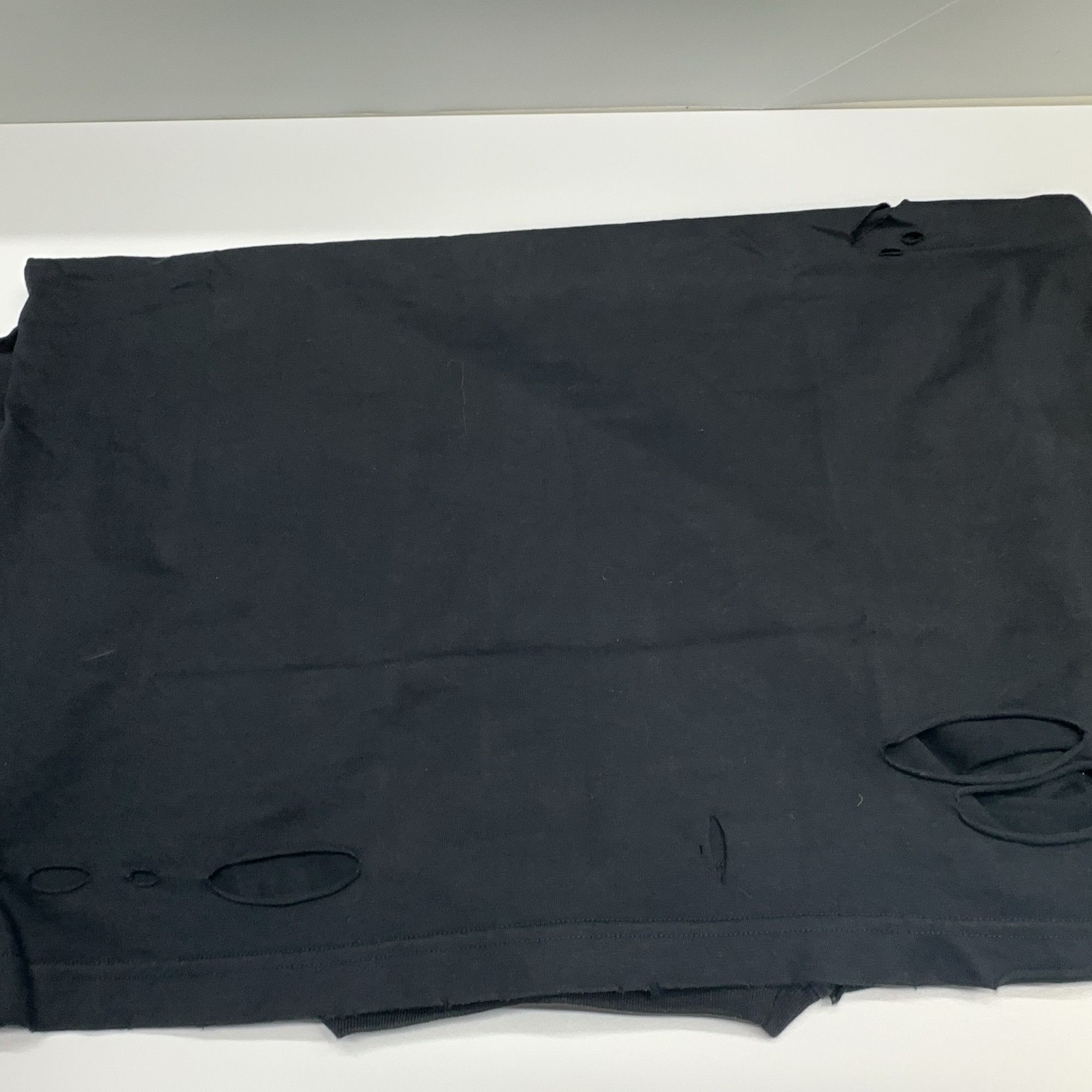 Balenciaga Balenciaga Distressed Logo T-Shirt Size S Size US S / EU 44-46 / 1 - 9 Thumbnail