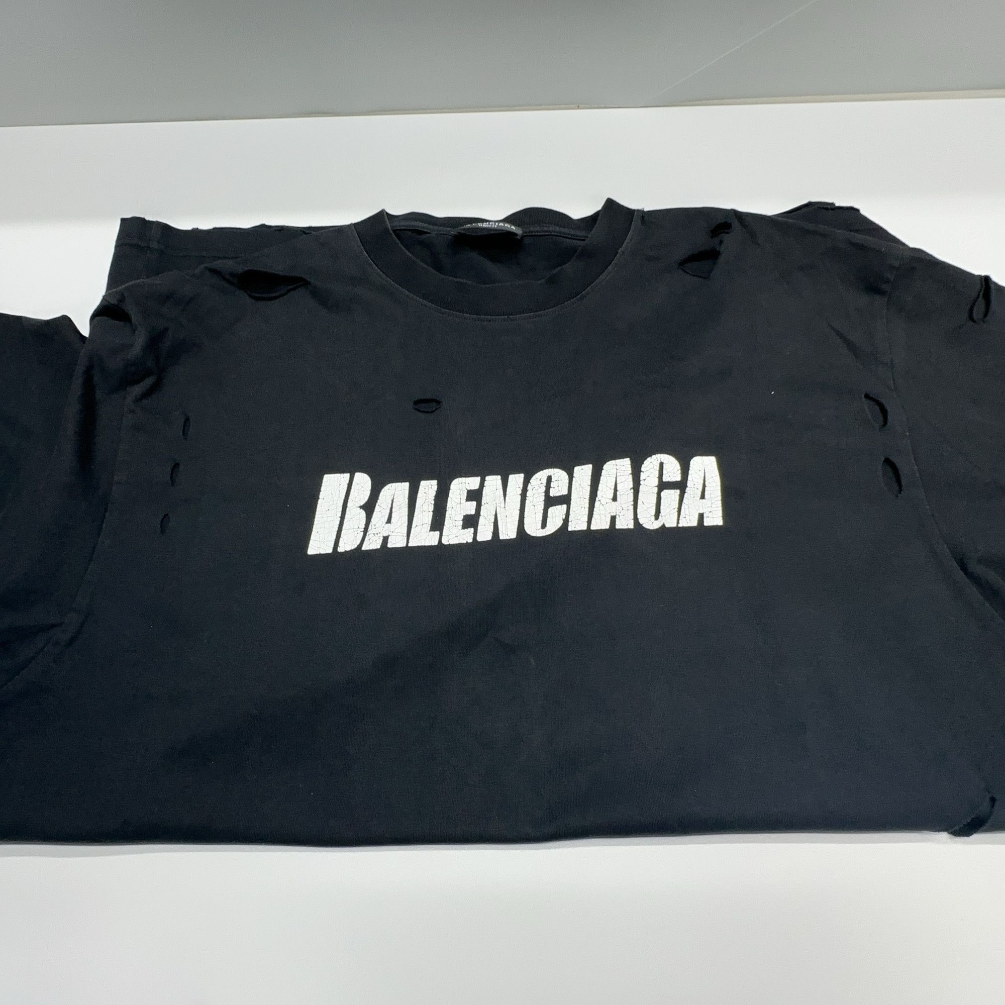 Balenciaga Balenciaga Distressed Logo T-Shirt Size S Size US S / EU 44-46 / 1 - 8 Thumbnail