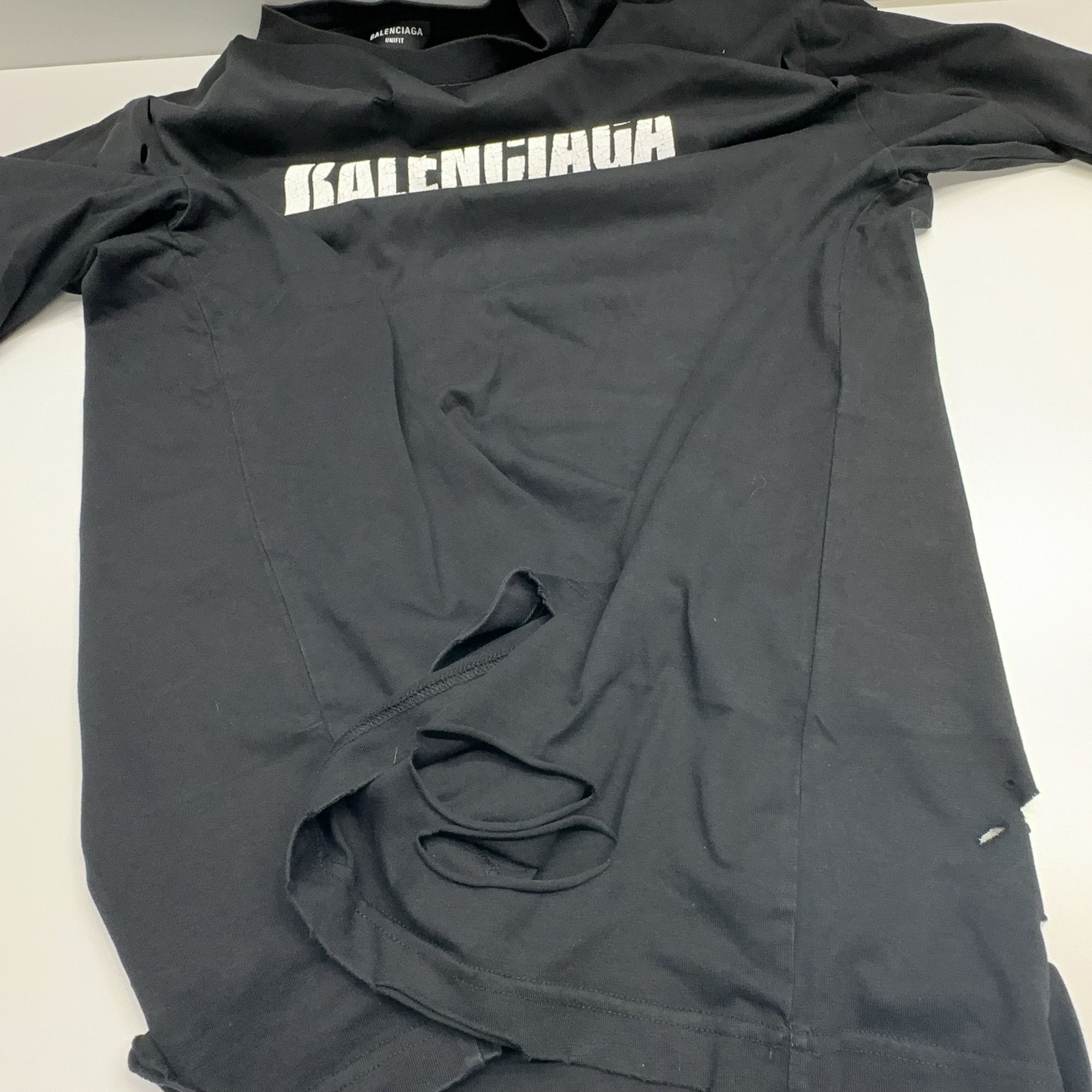Balenciaga Balenciaga Distressed Logo T-Shirt Size S Size US S / EU 44-46 / 1 - 10 Thumbnail