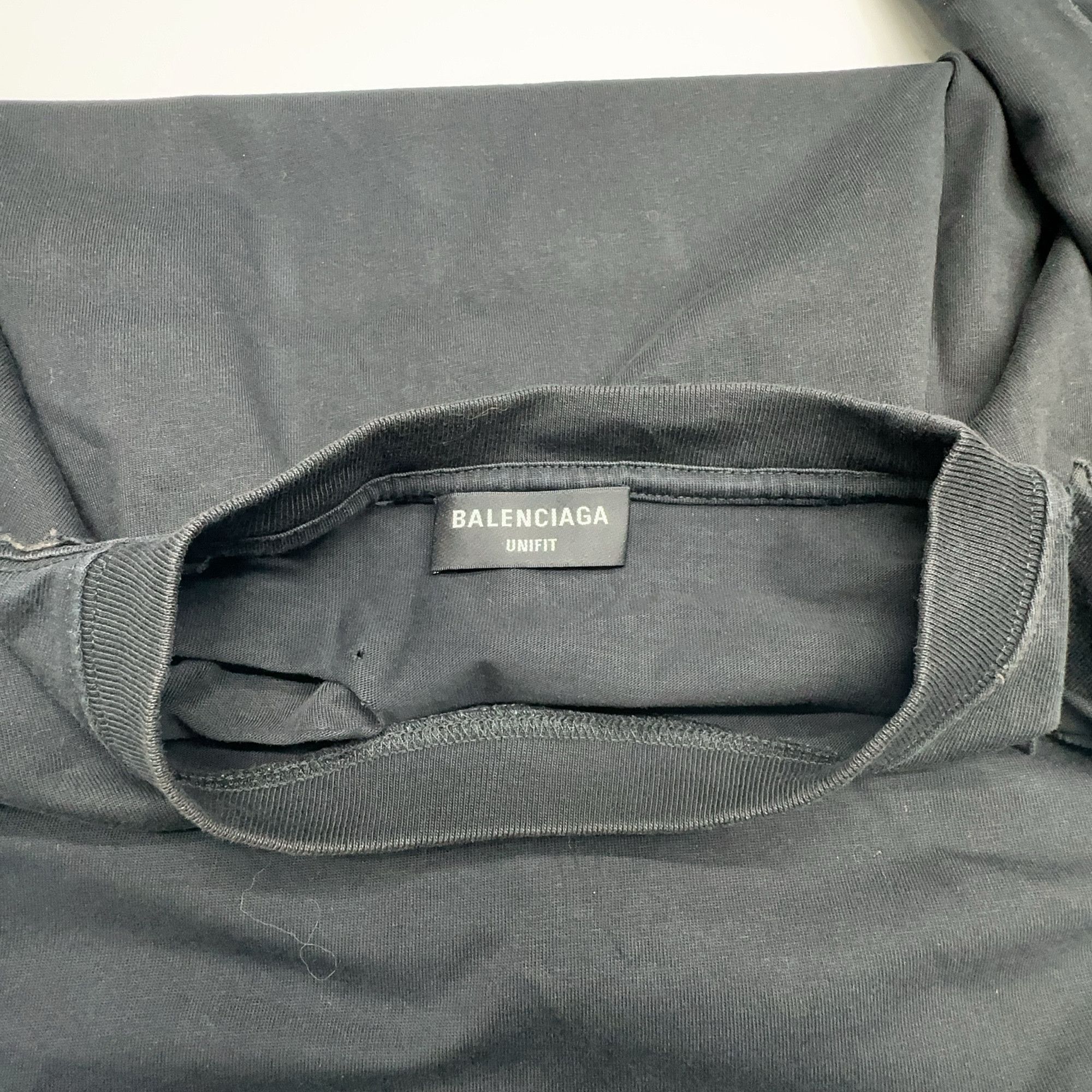 Balenciaga Balenciaga Distressed Logo T-Shirt Size S Size US S / EU 44-46 / 1 - 5 Thumbnail