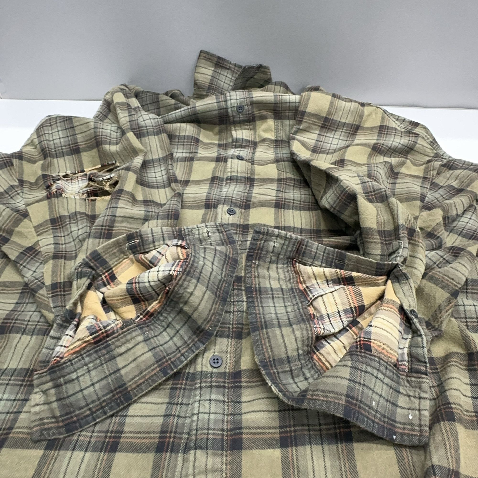 Balenciaga Balenciaga Plaid Button Up Shirt Size S Size US S / EU 44-46 / 1 - 13 Thumbnail