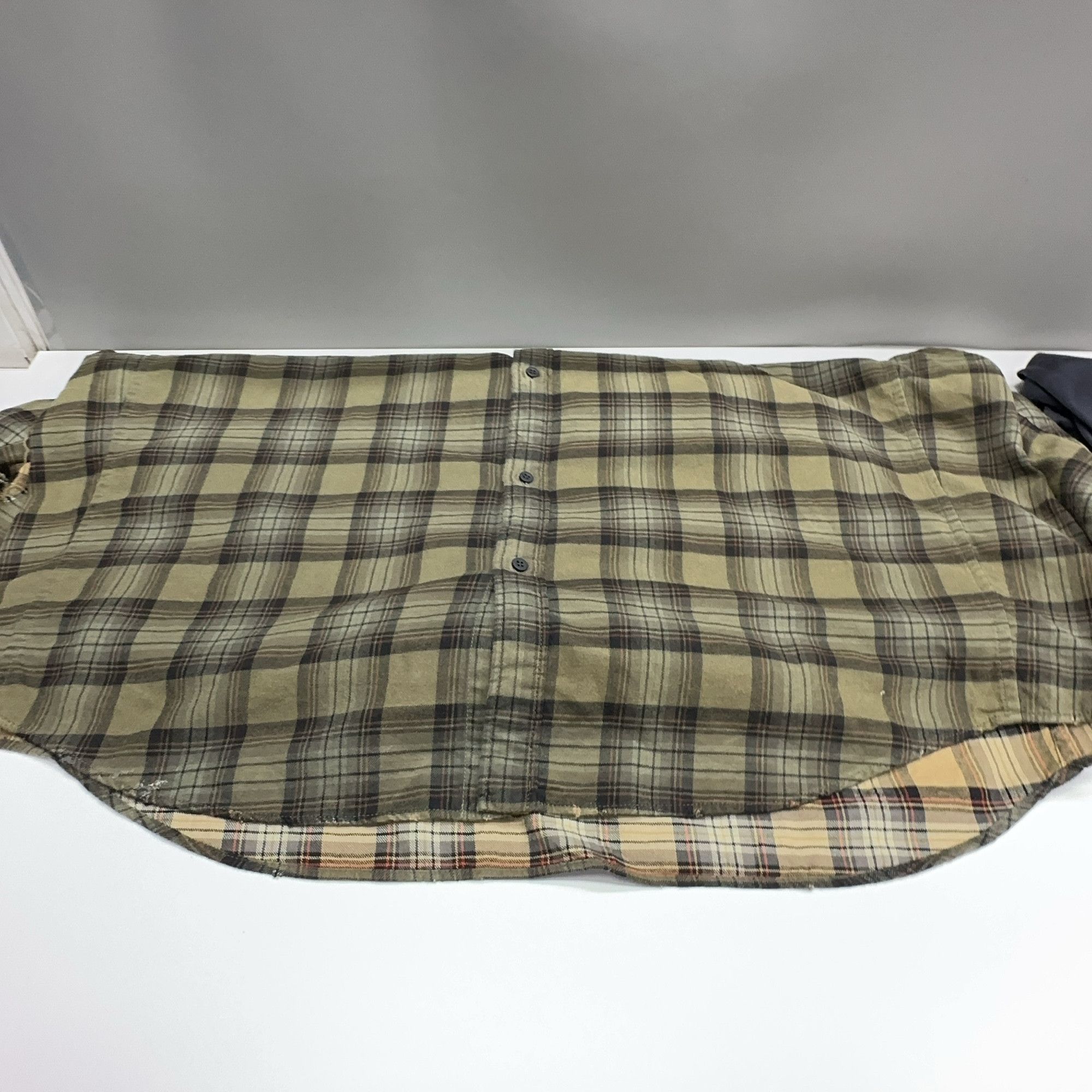 Balenciaga Balenciaga Plaid Button Up Shirt Size S Size US S / EU 44-46 / 1 - 11 Thumbnail
