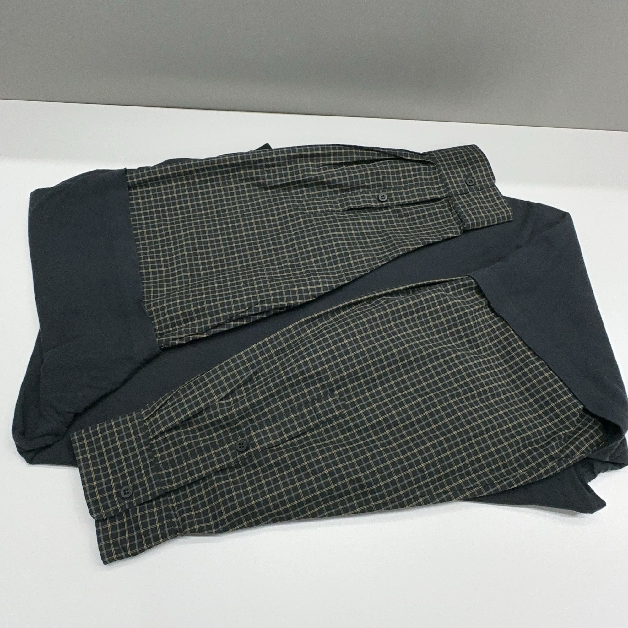 Balenciaga Balenciaga Logo Embroidered Plaid Sleeve Long Sleeve T-Shirt Size US L / EU 52-54 / 3 - 9 Thumbnail