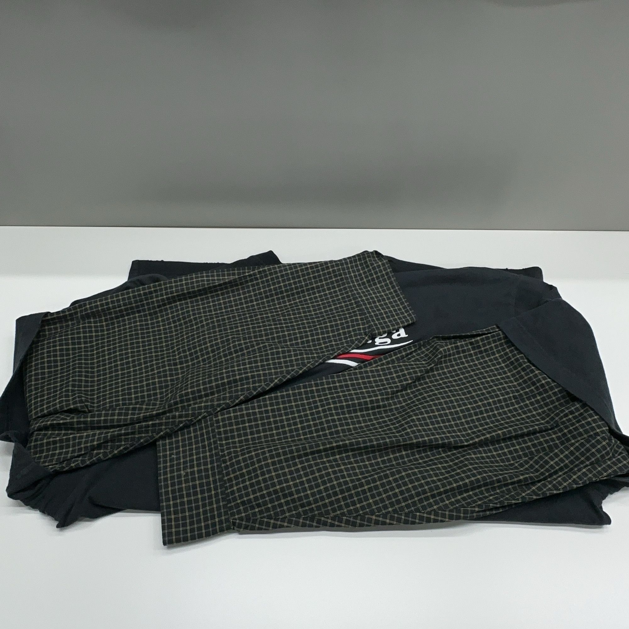Balenciaga Balenciaga Logo Embroidered Plaid Sleeve Long Sleeve T-Shirt Size US L / EU 52-54 / 3 - 15 Thumbnail