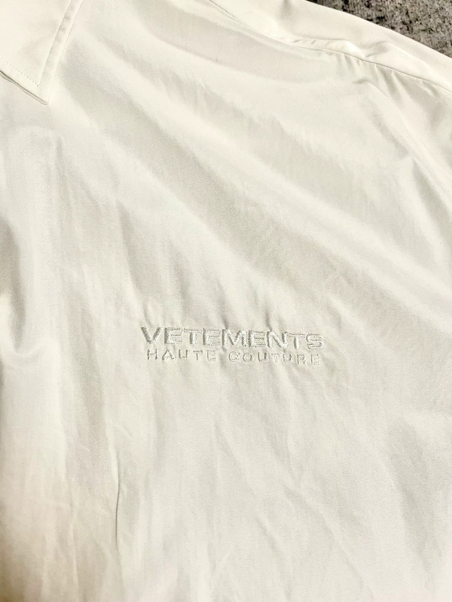 Vetements Vetements White Embroidered Logo Long Sleeve Shirt Size US S / EU 44-46 / 1 - 4 Thumbnail