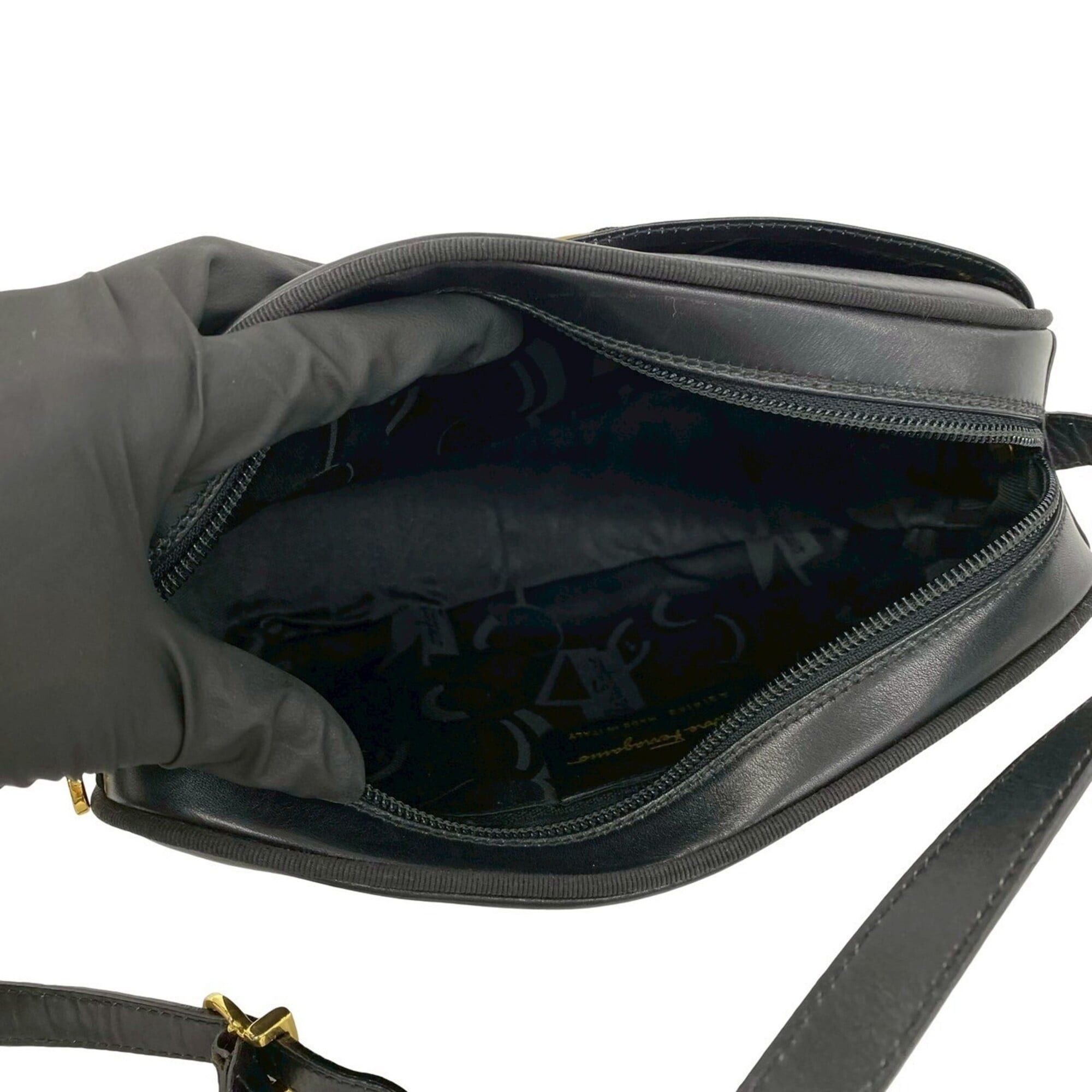 Salvatore Ferragamo Salvatore Ferragamo Vintage Vara Ribbon Leather Shoulder Bag, Black, 21451 Size ONE SIZE - 9 Thumbnail
