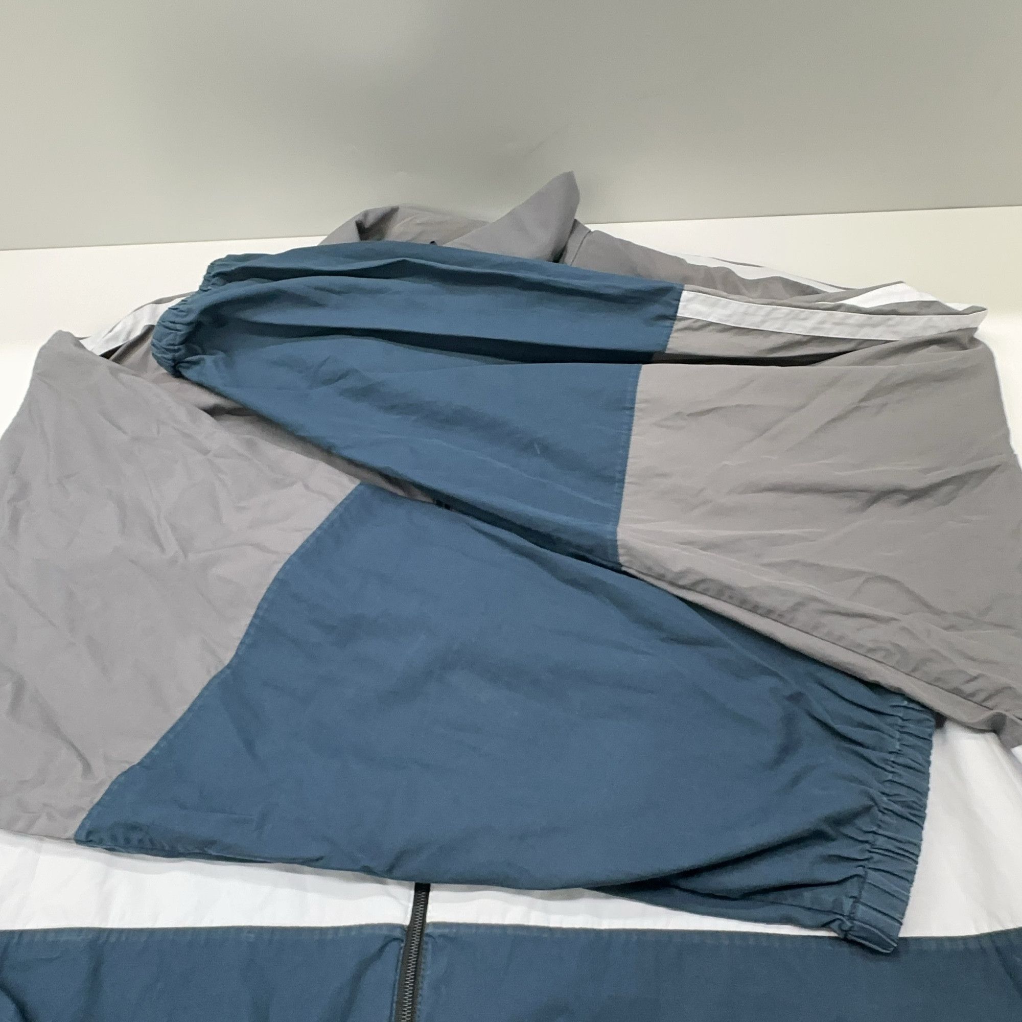 Balenciaga Balenciaga Colorblocked Logo Zip Jacket Size 38 Size S / US 4 / IT 40 - 9 Thumbnail