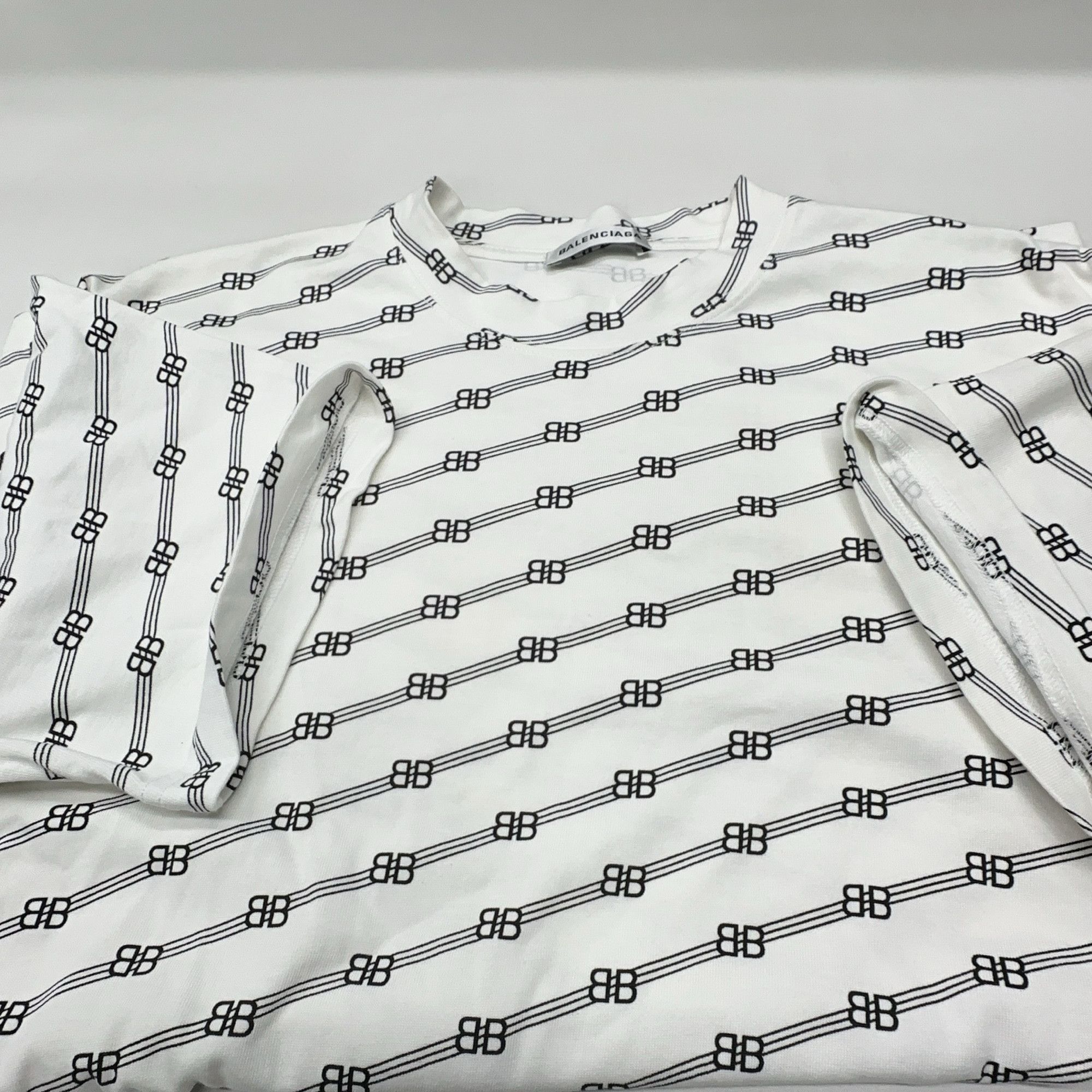 Balenciaga Balenciaga All-Over Logo T-Shirt Size L Size US L / EU 52-54 / 3 - 6 Thumbnail