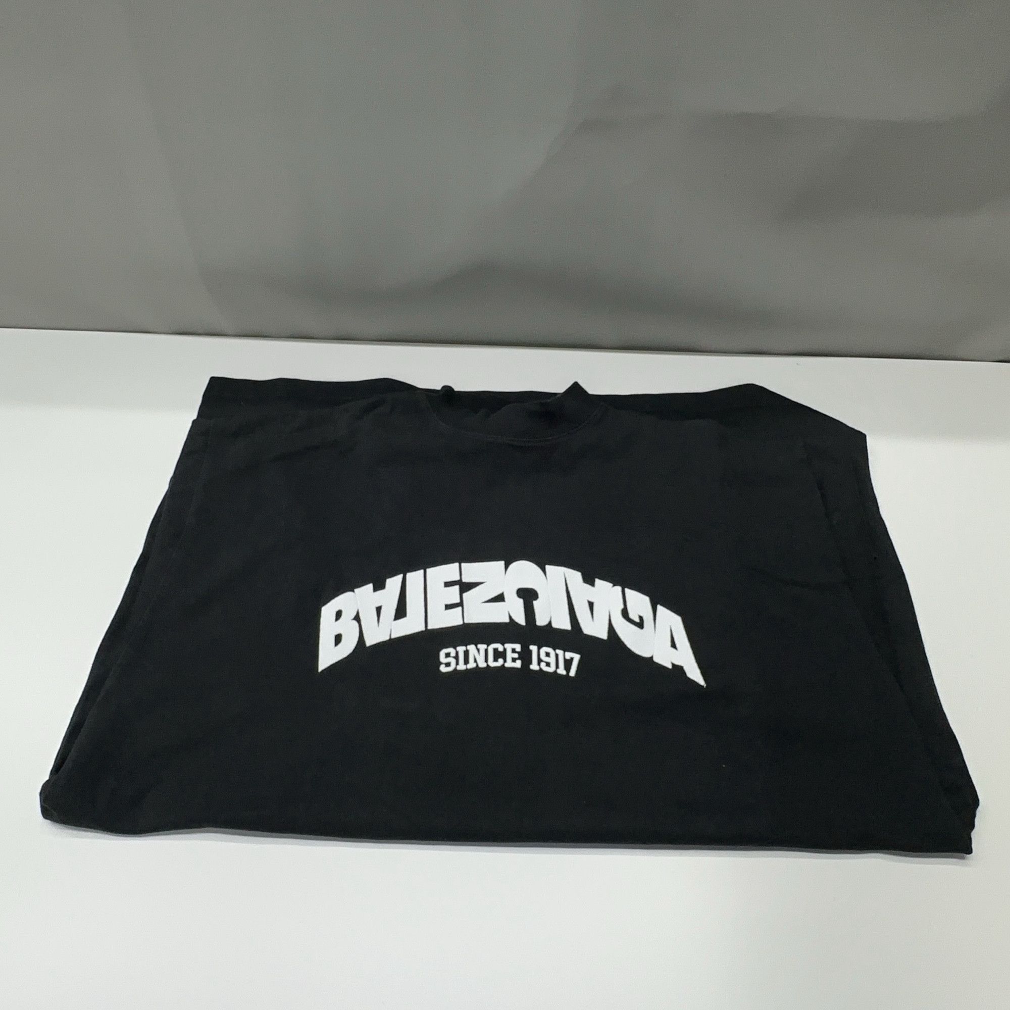Balenciaga Balenciaga Embroidered Logo T-Shirt Size L Size US L / EU 52-54 / 3 - 11 Thumbnail