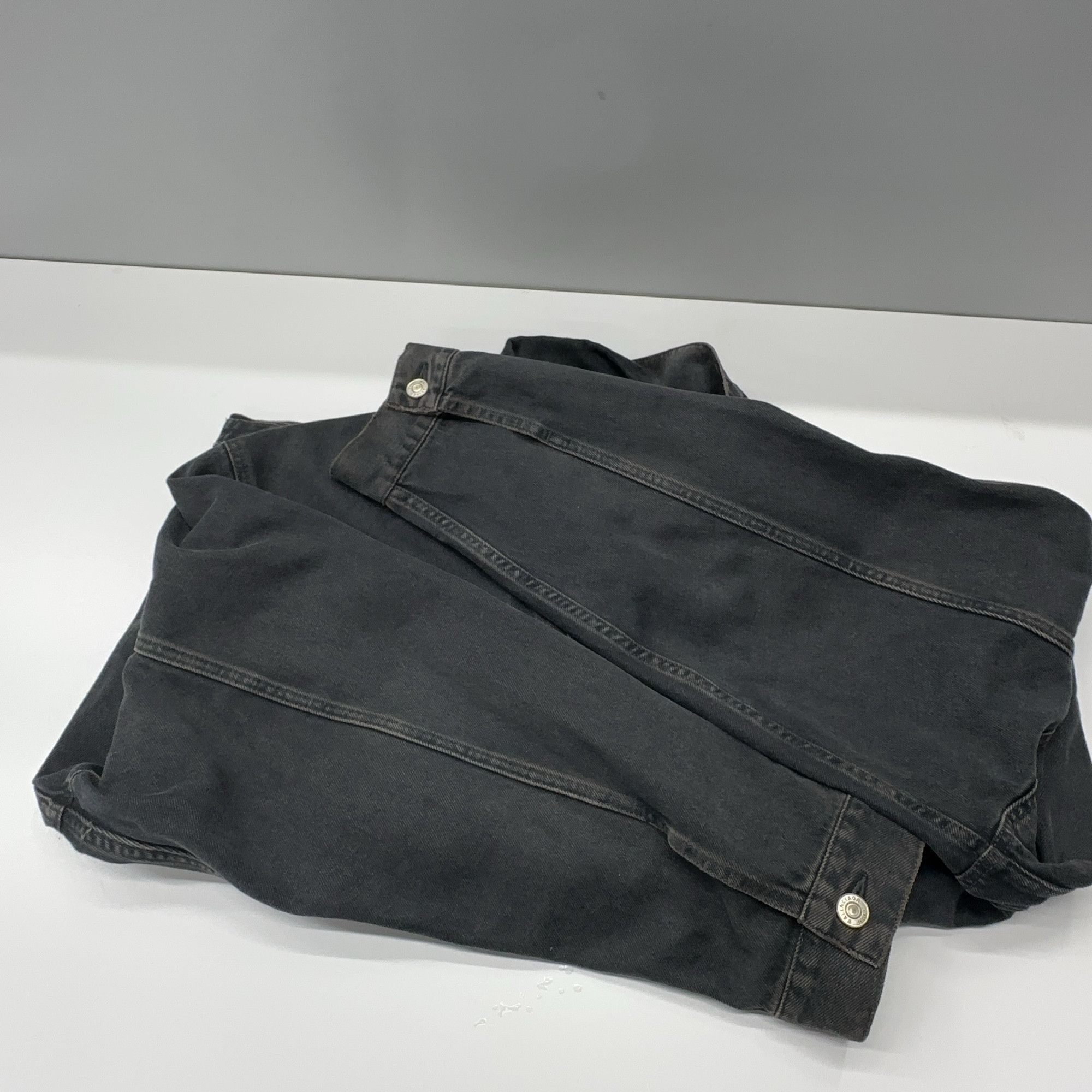Balenciaga Balenciaga Spray Logo Denim Jacket Size S Size US S / EU 44-46 / 1 - 8 Thumbnail