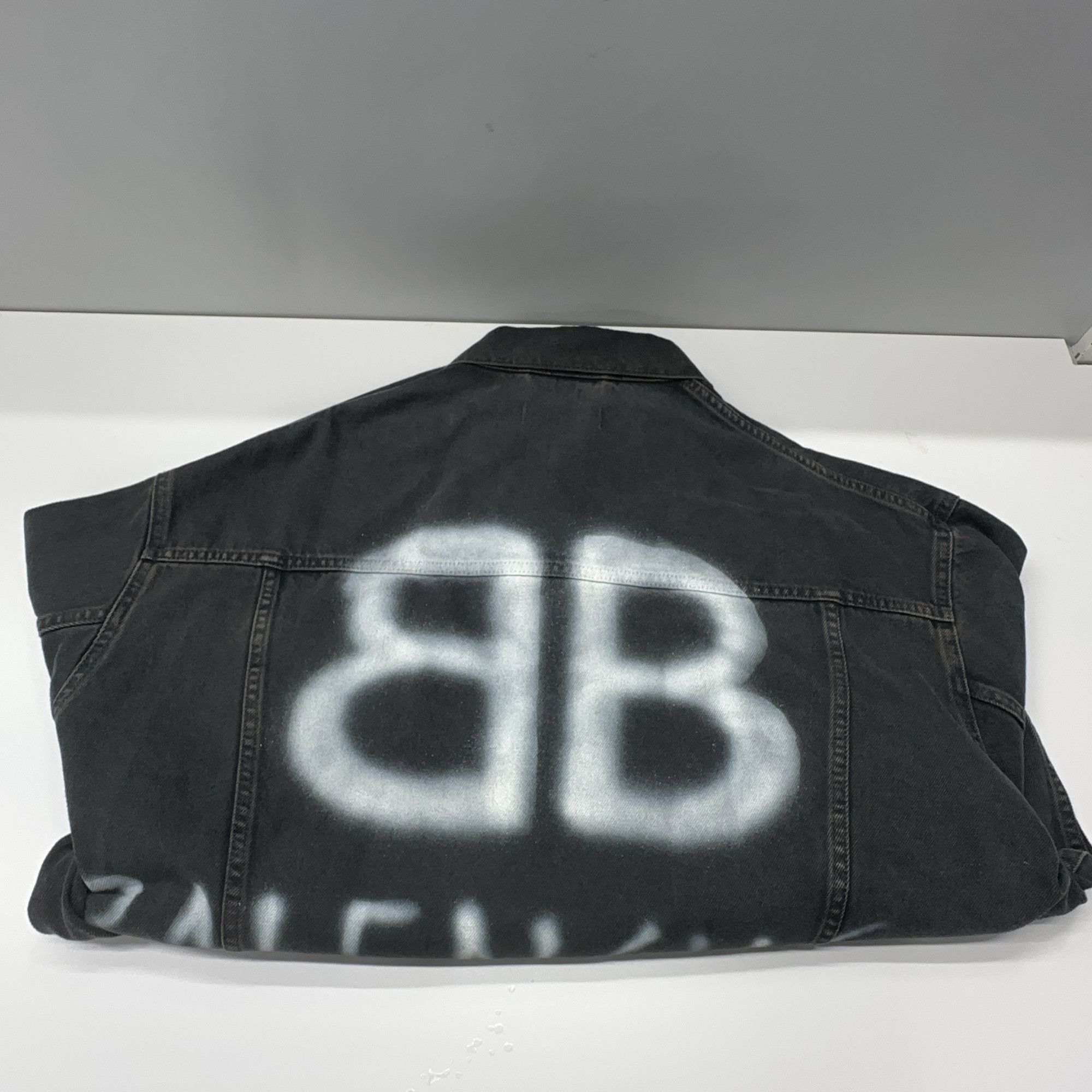 Balenciaga Balenciaga Spray Logo Denim Jacket Size S Size US S / EU 44-46 / 1 - 11 Thumbnail