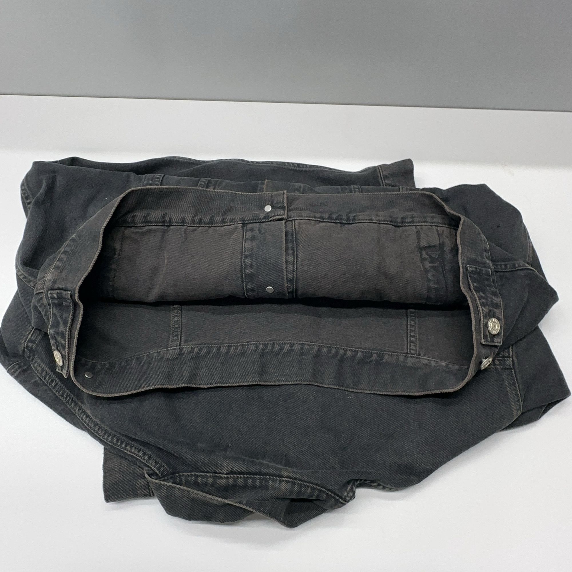 Balenciaga Balenciaga Spray Logo Denim Jacket Size S Size US S / EU 44-46 / 1 - 10 Thumbnail