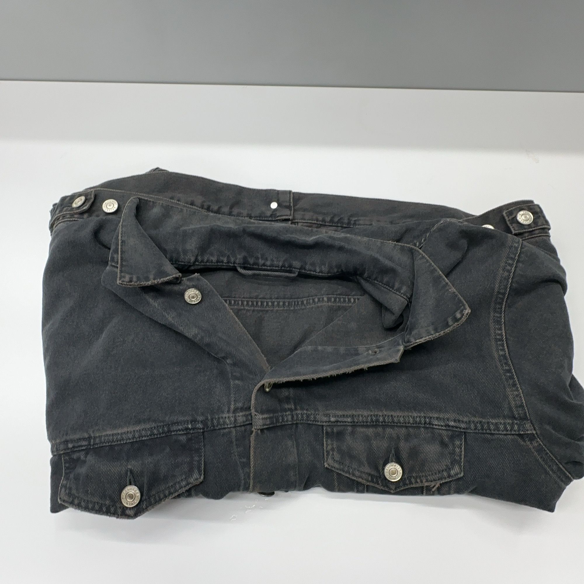Balenciaga Balenciaga Spray Logo Denim Jacket Size S Size US S / EU 44-46 / 1 - 6 Thumbnail