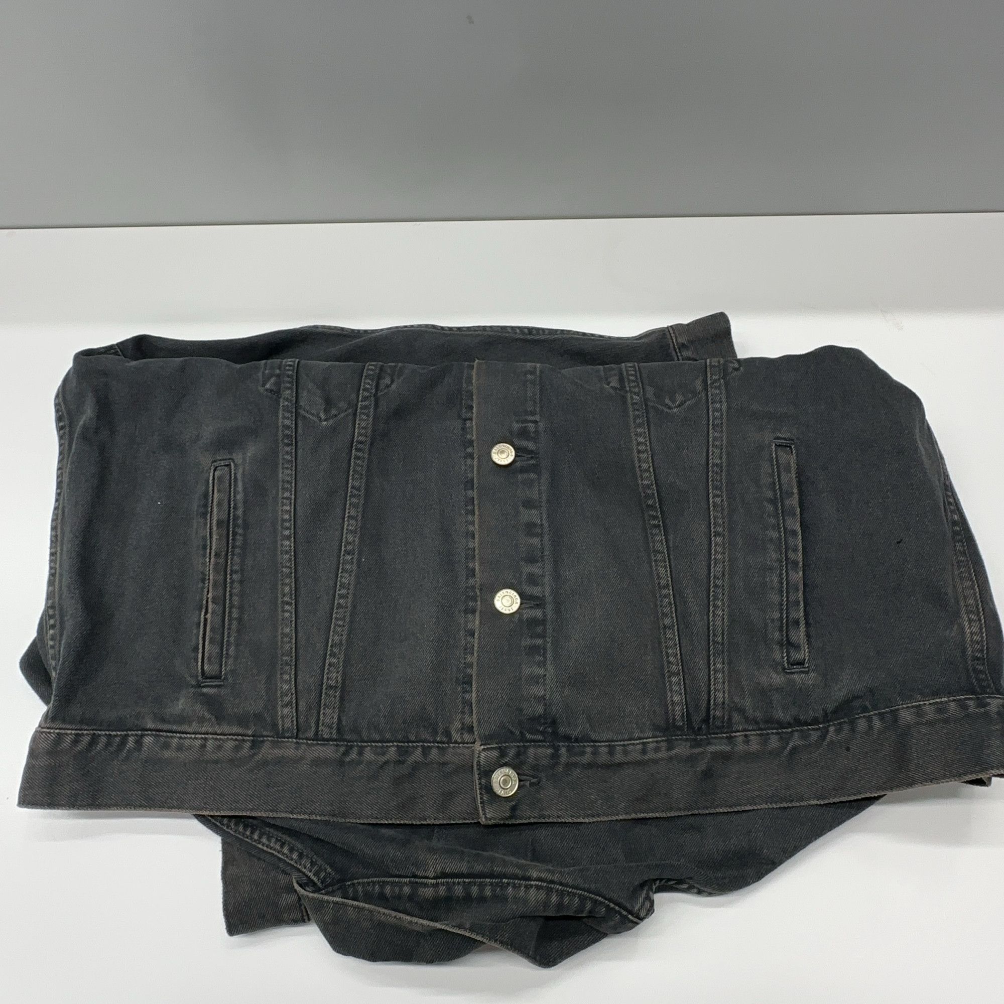 Balenciaga Balenciaga Spray Logo Denim Jacket Size S Size US S / EU 44-46 / 1 - 9 Thumbnail