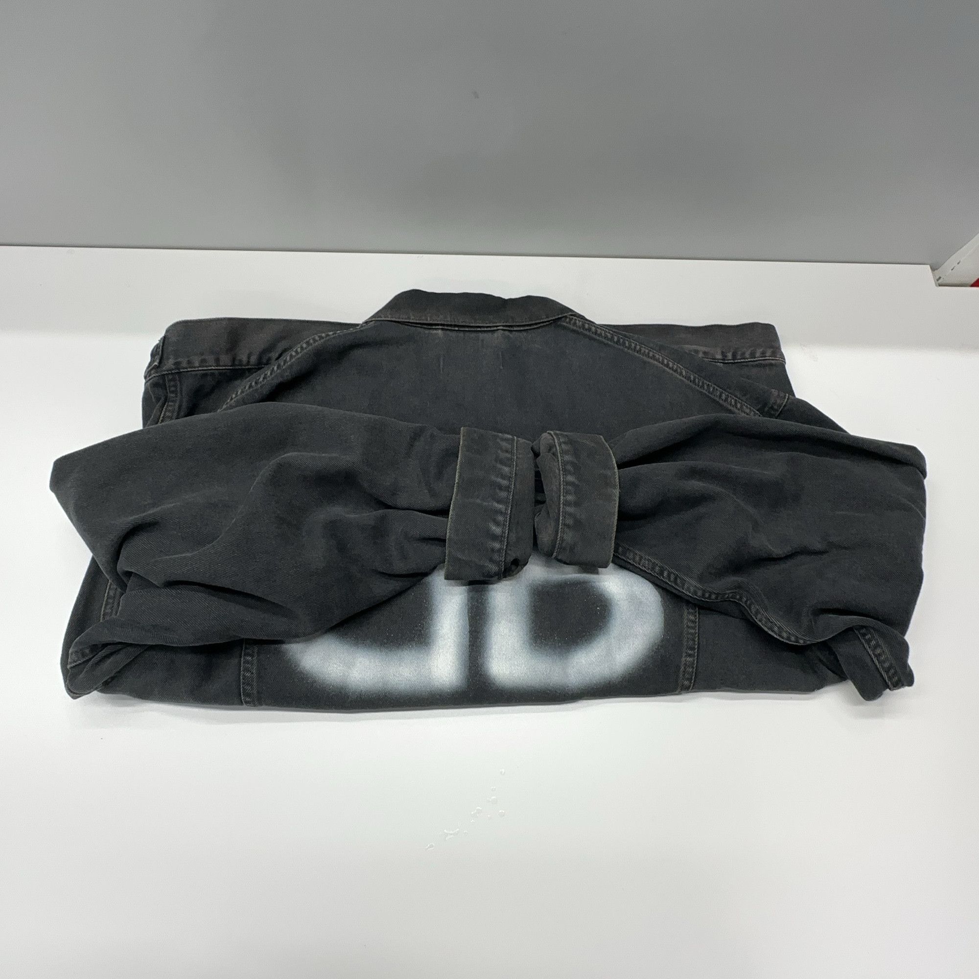 Balenciaga Balenciaga Spray Logo Denim Jacket Size S Size US S / EU 44-46 / 1 - 13 Thumbnail