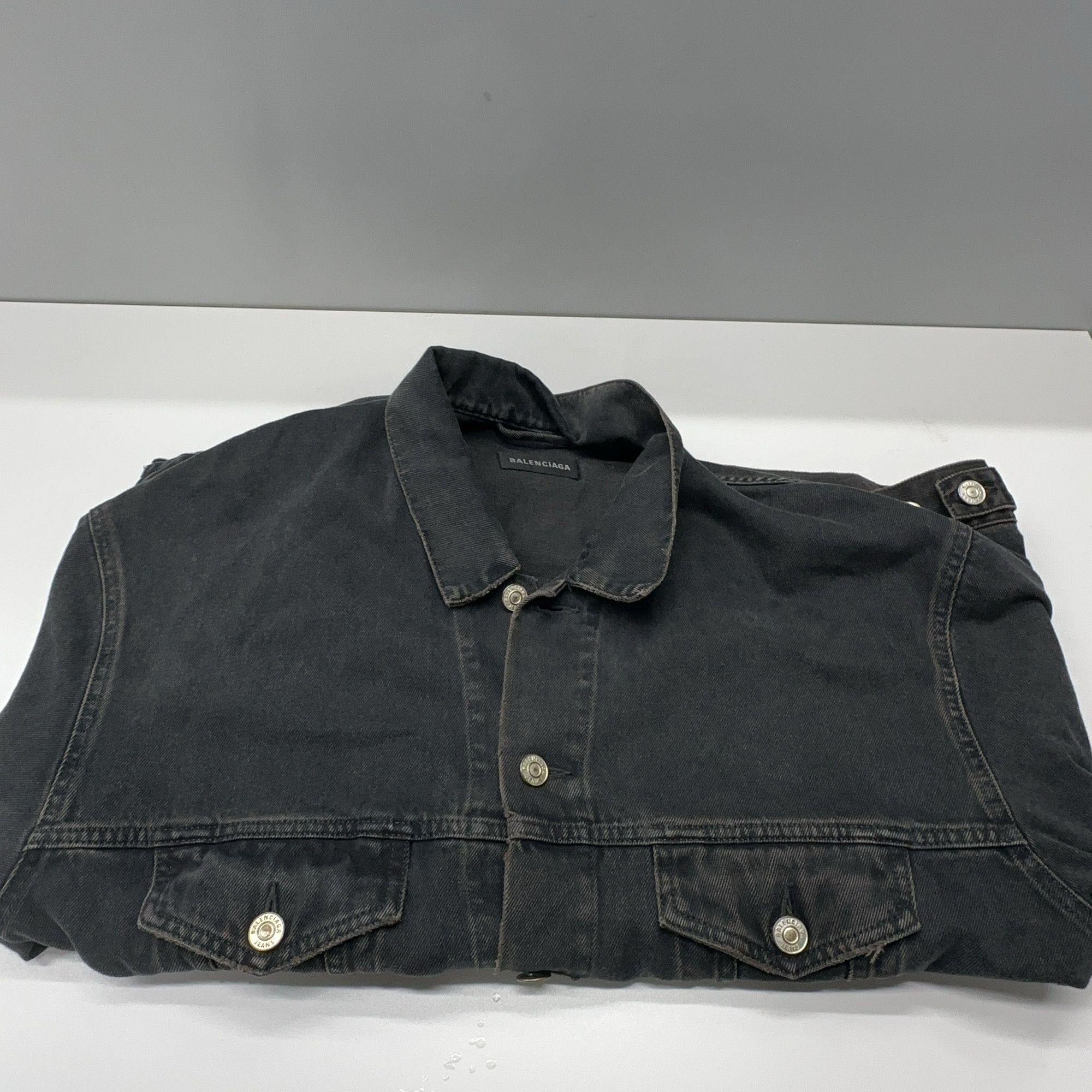 Balenciaga Balenciaga Spray Logo Denim Jacket Size S Size US S / EU 44-46 / 1 - 7 Thumbnail