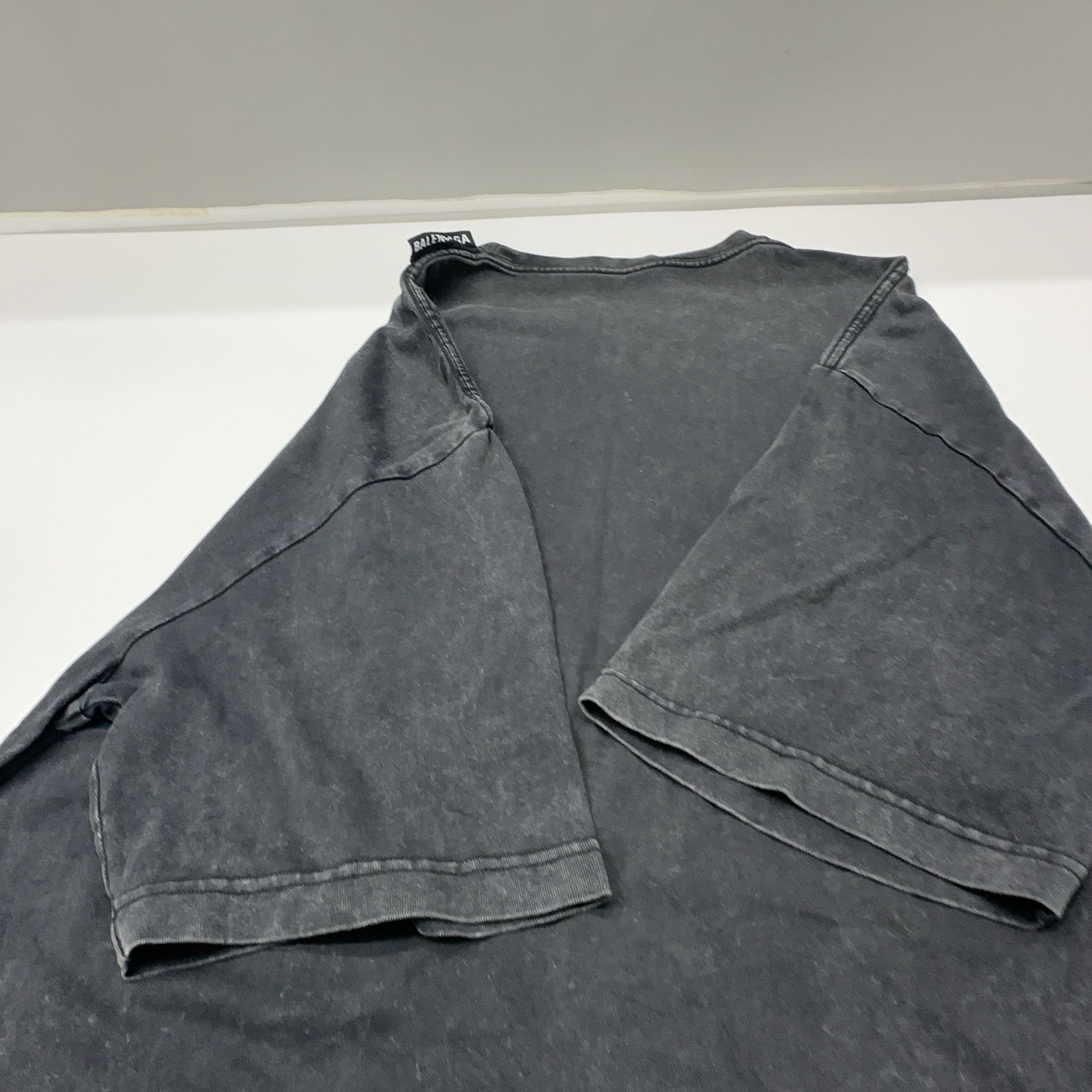 Balenciaga Balenciaga Logo Collar T-Shirt Size M Size US M / EU 48-50 / 2 - 8 Thumbnail
