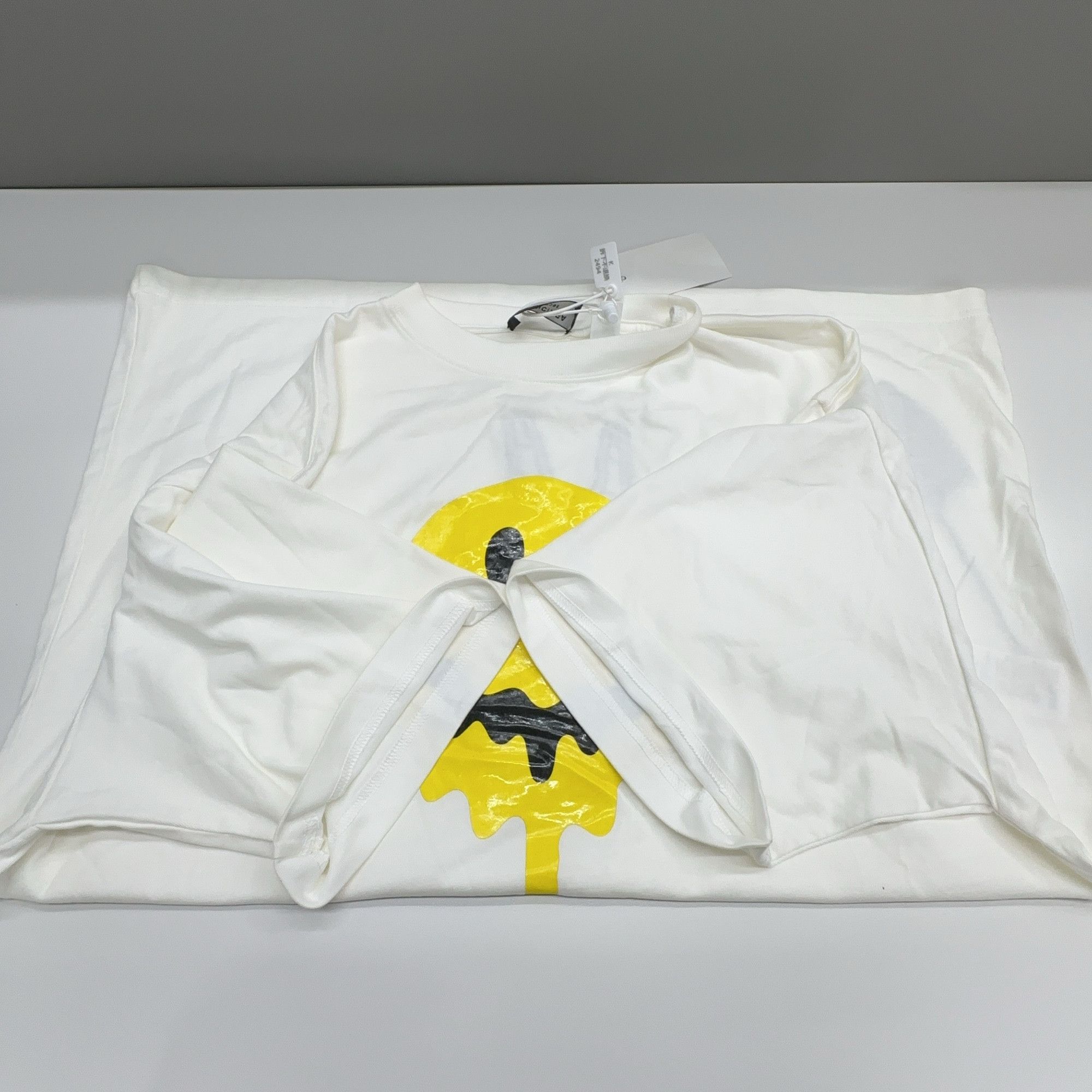 Balenciaga Balenciaga Melting Smiley T-Shirt Size L Size US L / EU 52-54 / 3 - 11 Thumbnail
