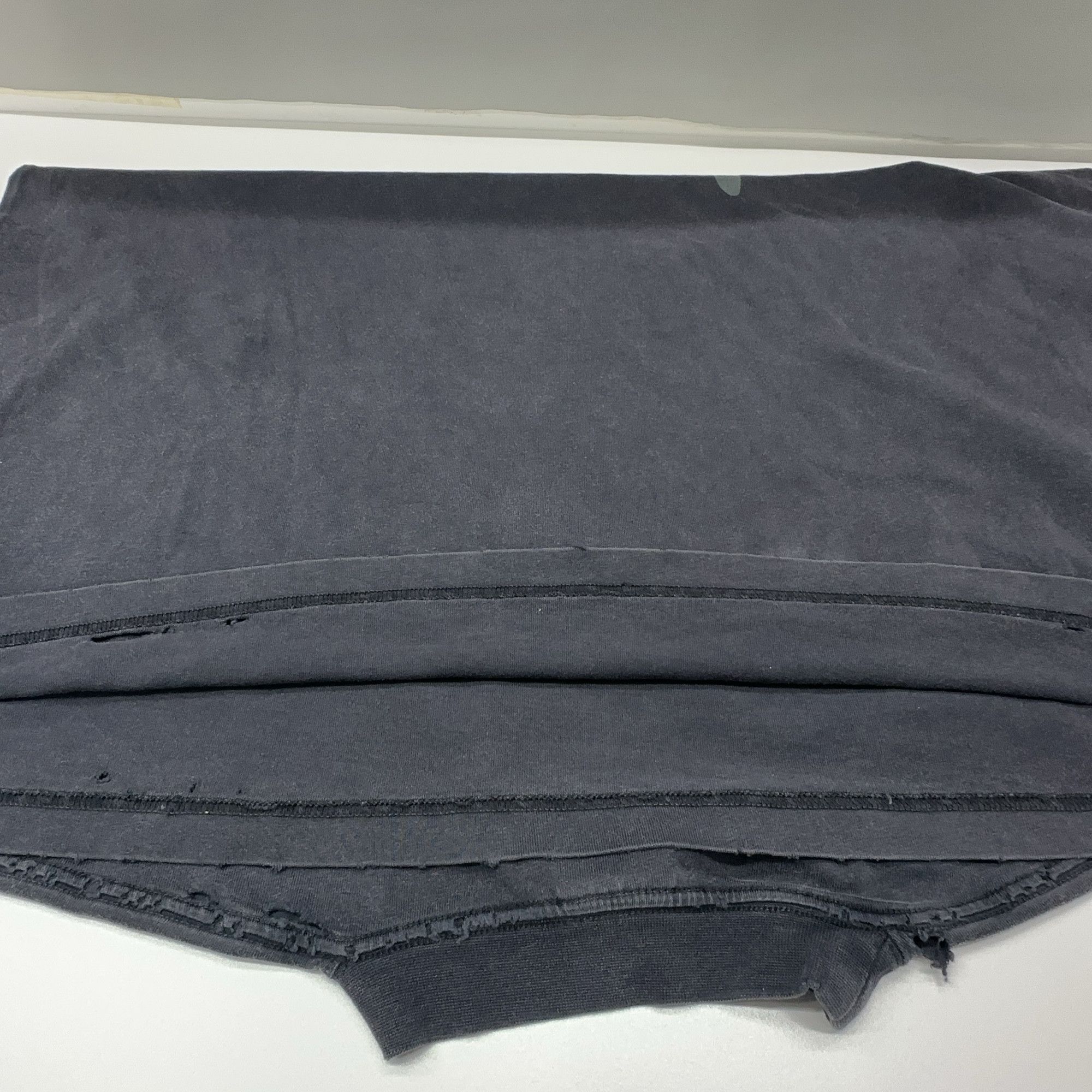 Balenciaga Balenciaga Distressed Logo T-Shirt Size L Size US L / EU 52-54 / 3 - 10 Thumbnail