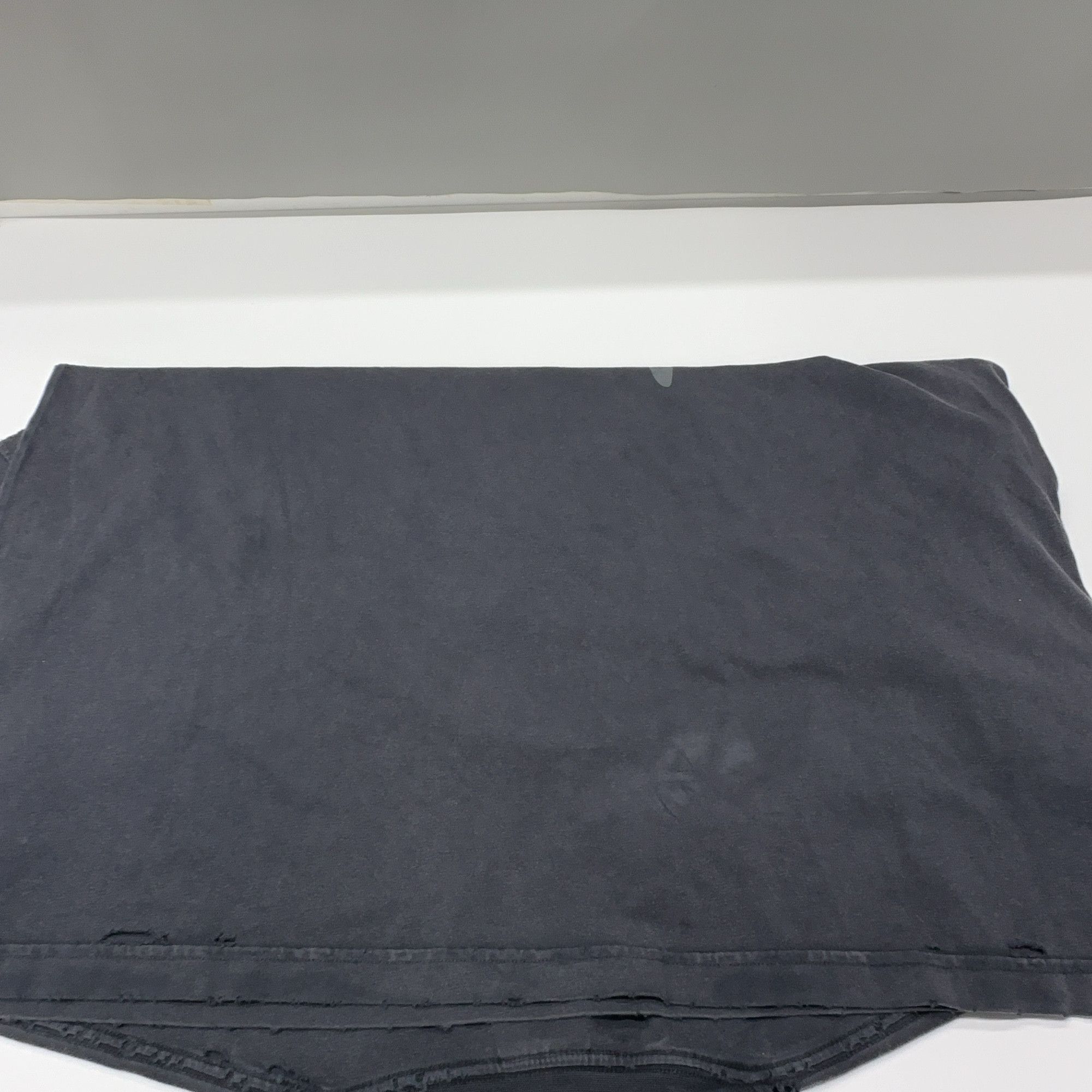 Balenciaga Balenciaga Distressed Logo T-Shirt Size L Size US L / EU 52-54 / 3 - 9 Thumbnail