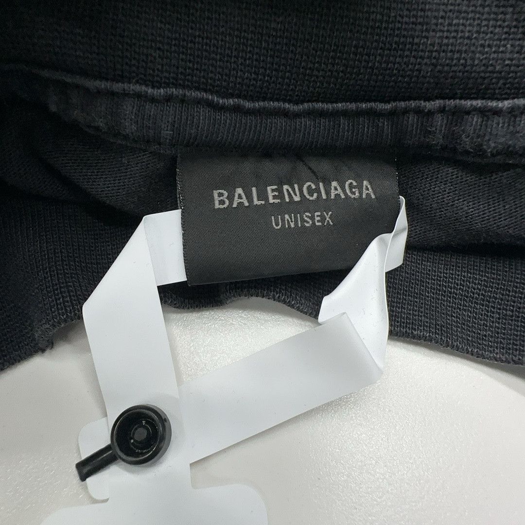 Balenciaga Balenciaga Distressed Logo T-Shirt Size L Size US L / EU 52-54 / 3 - 6 Thumbnail
