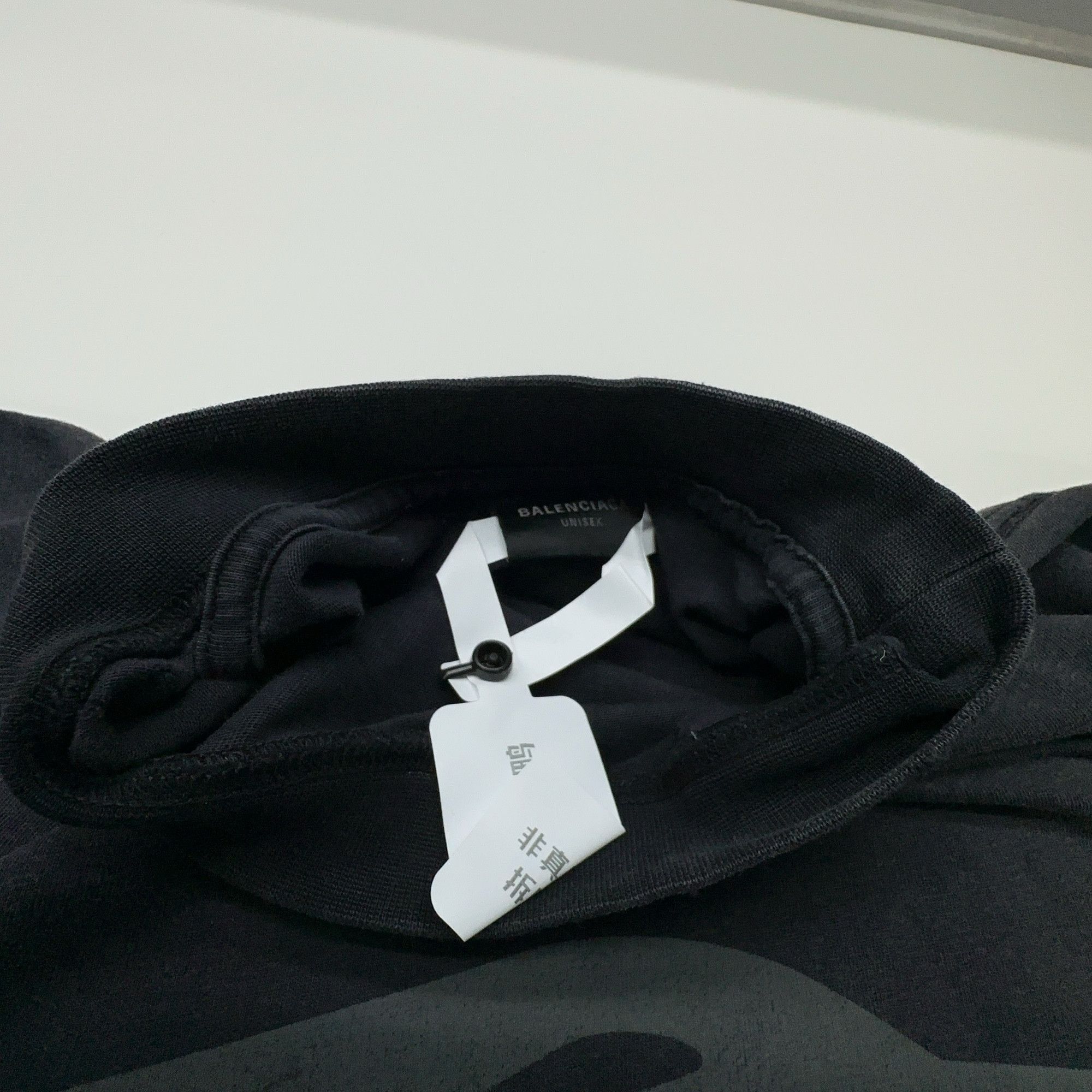 Balenciaga Balenciaga Distressed Logo T-Shirt Size L Size US L / EU 52-54 / 3 - 7 Thumbnail