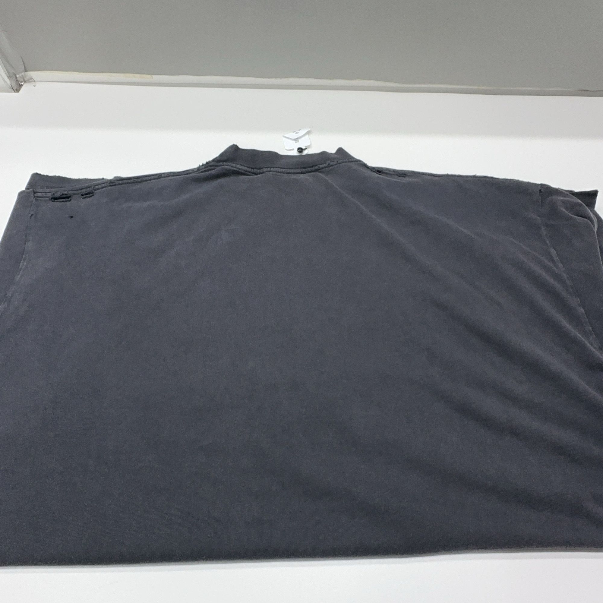 Balenciaga Balenciaga Distressed Logo T-Shirt Size L Size US L / EU 52-54 / 3 - 11 Thumbnail