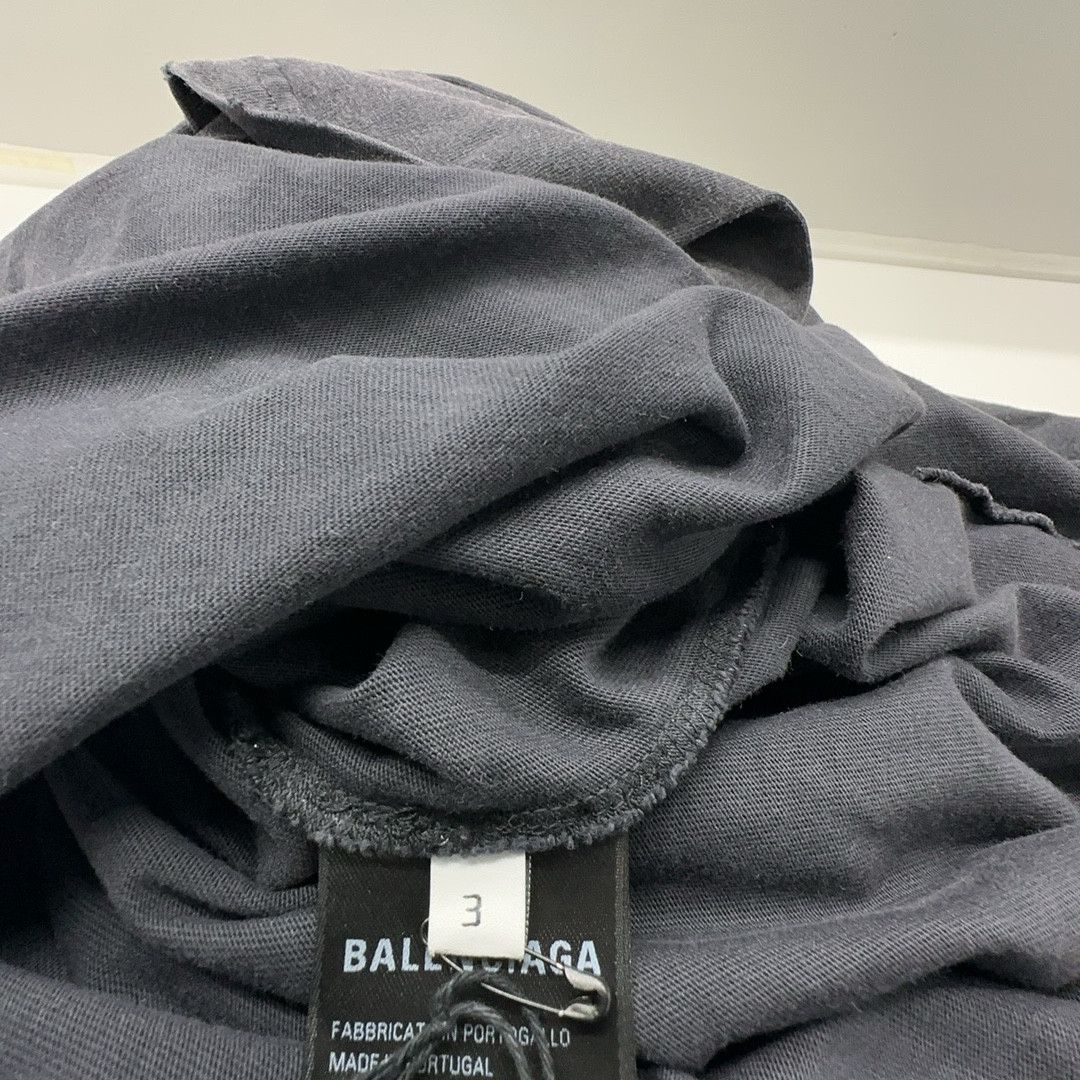 Balenciaga Balenciaga Distressed Logo T-Shirt Size L Size US L / EU 52-54 / 3 - 3 Thumbnail