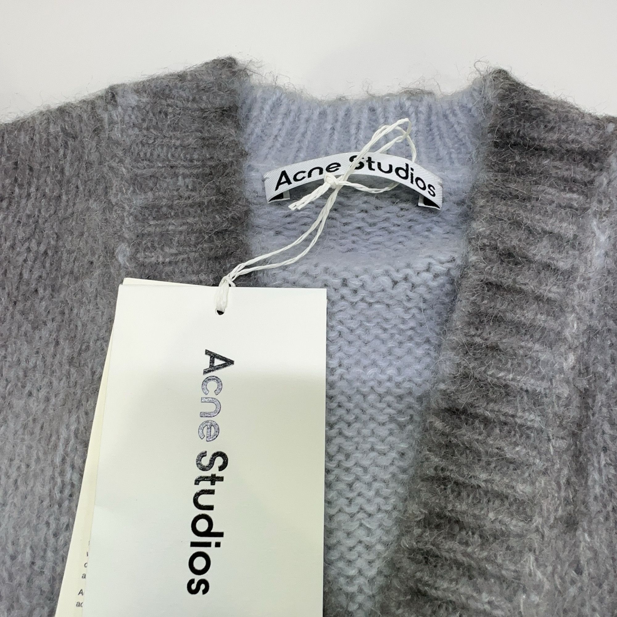 Acne Studios Acne Studios Mohair V-Neck Cardigan Size XS Size XS / US 0-2 / IT 36-38 - 4 Thumbnail